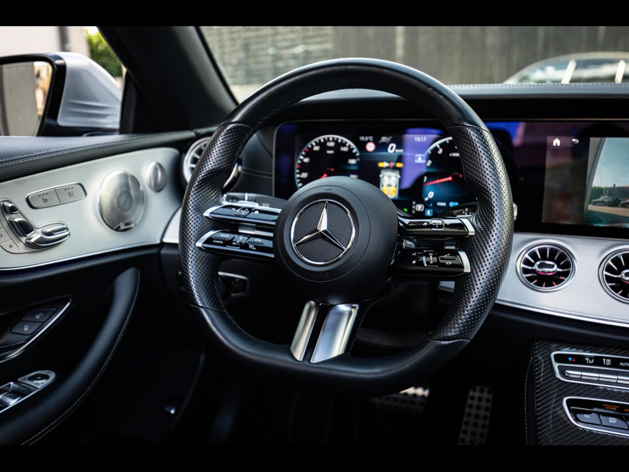 Mercedes E 300 CABRIOLET AMG-LINE - HIGH-TECH-SILBER METALLIC (2023) - Photo 11