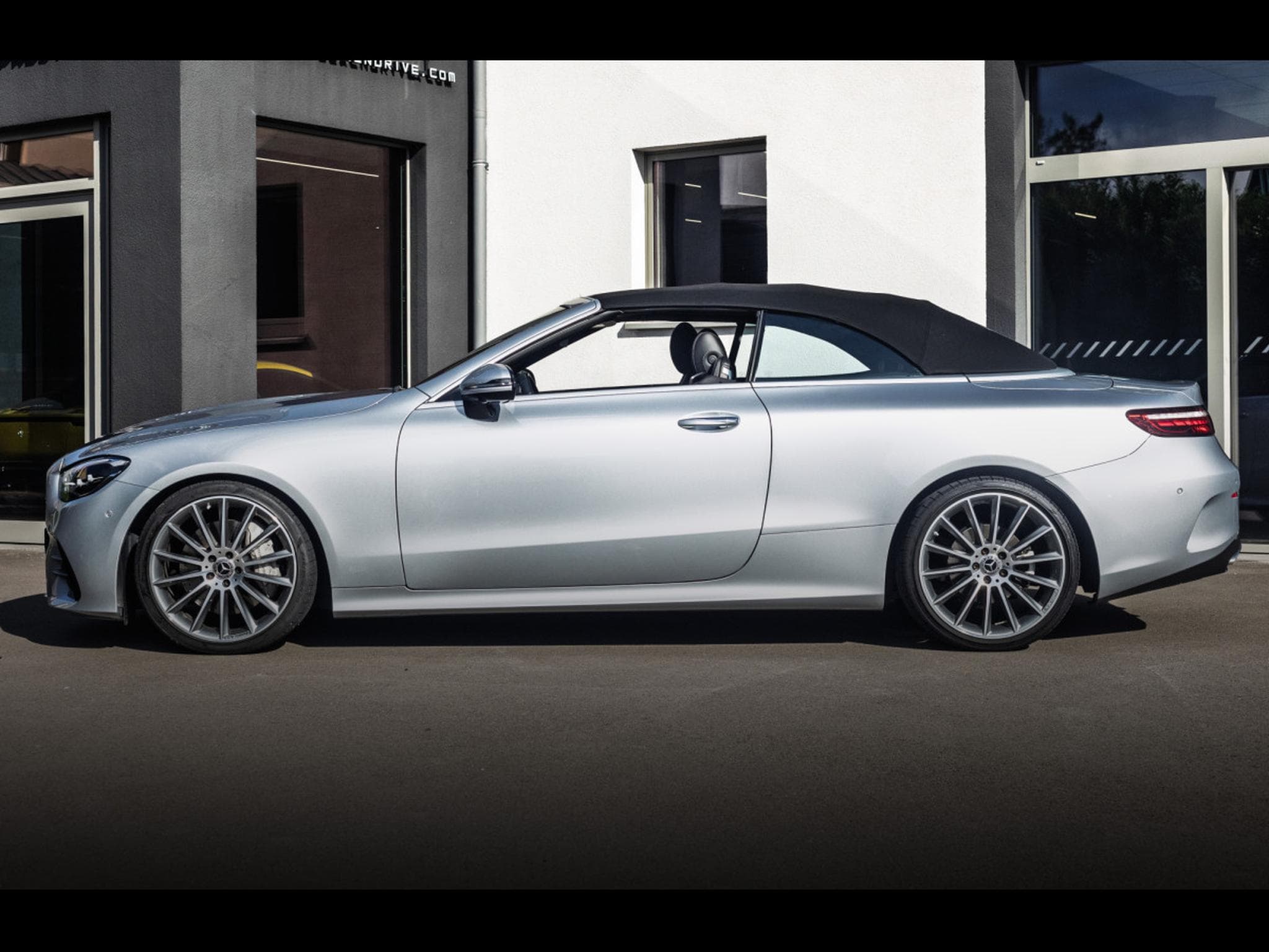 Mercedes E 300 CABRIOLET AMG-LINE - HIGH-TECH-SILBER METALLIC (2023) - Photo 20