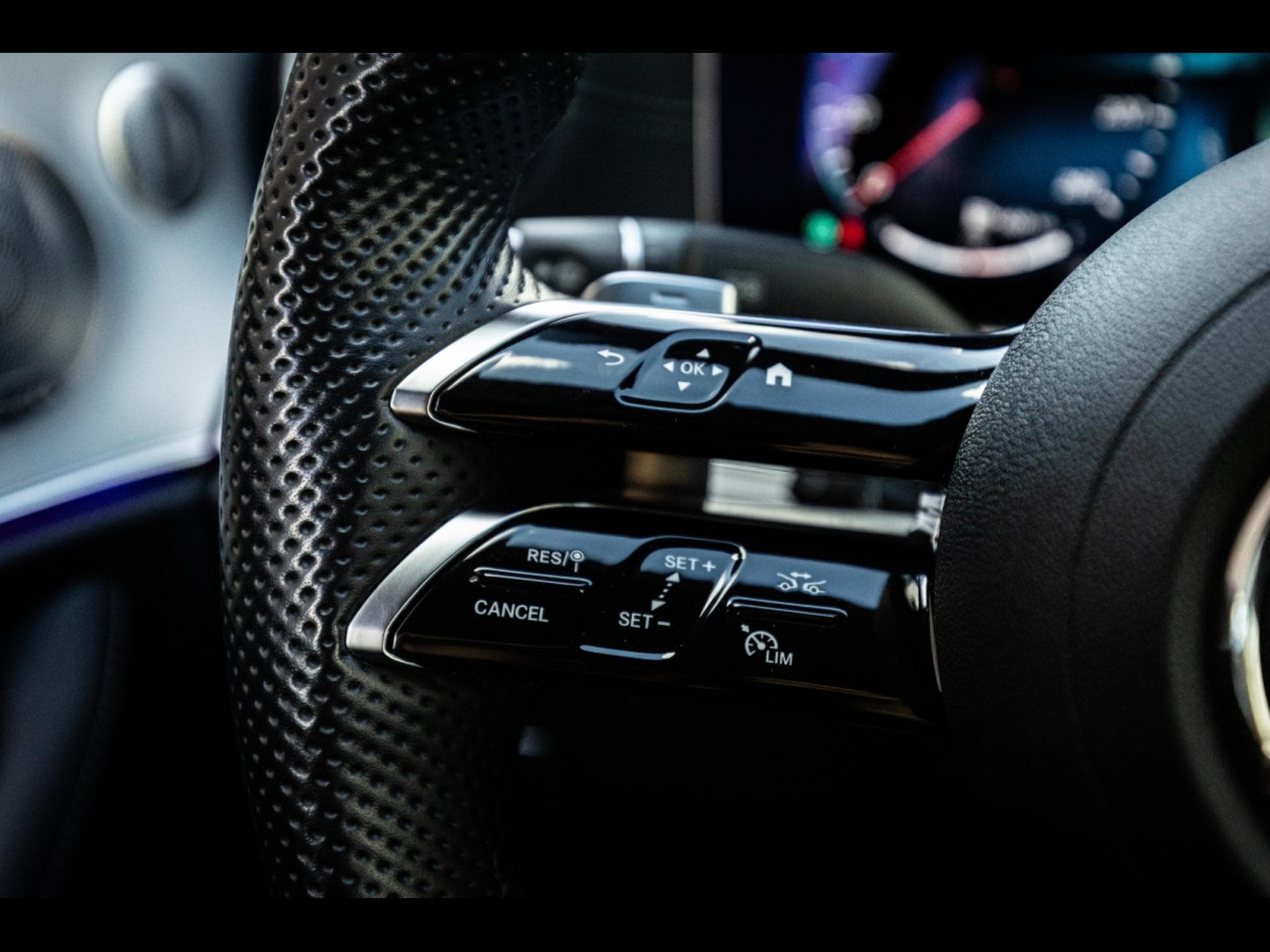 Mercedes E 300 CABRIOLET AMG-LINE - HIGH-TECH-SILBER METALLIC (2023) - Photo 22
