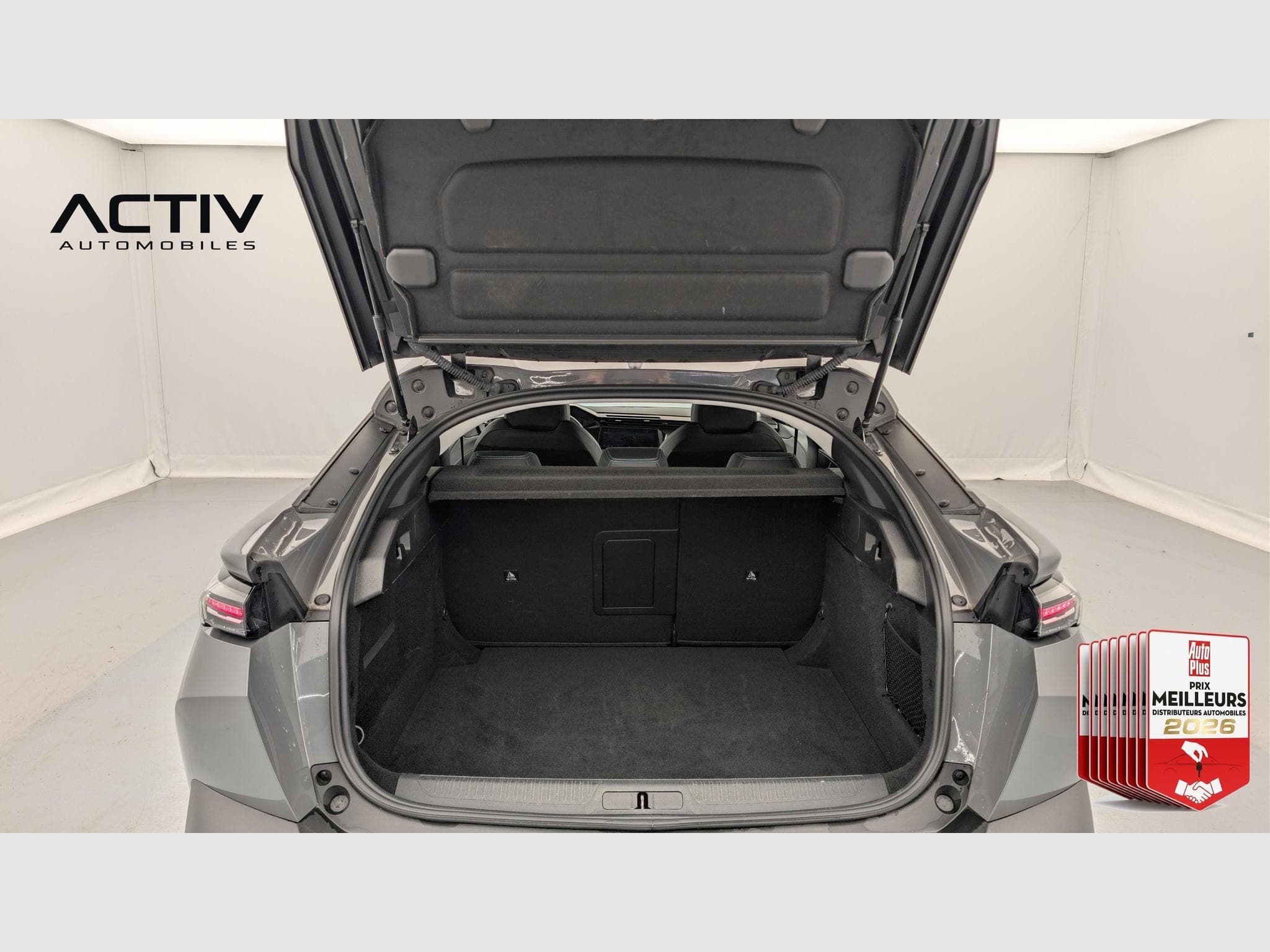 Peugeot 408 Hybrid 145 e-DCS6 Allure (2025) - Foto 11
