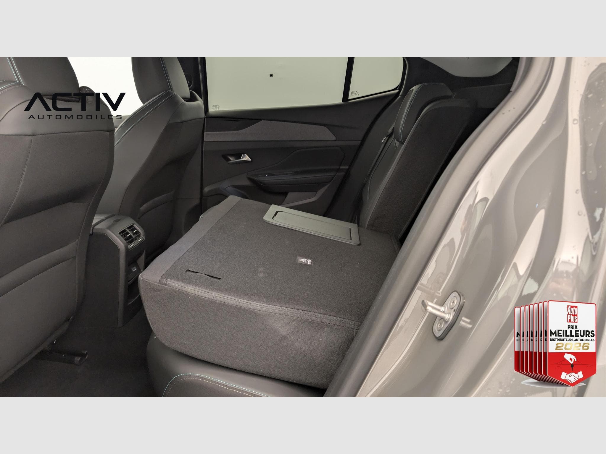 Peugeot 408 Hybrid 145 e-DCS6 Allure (2025) - Foto 12