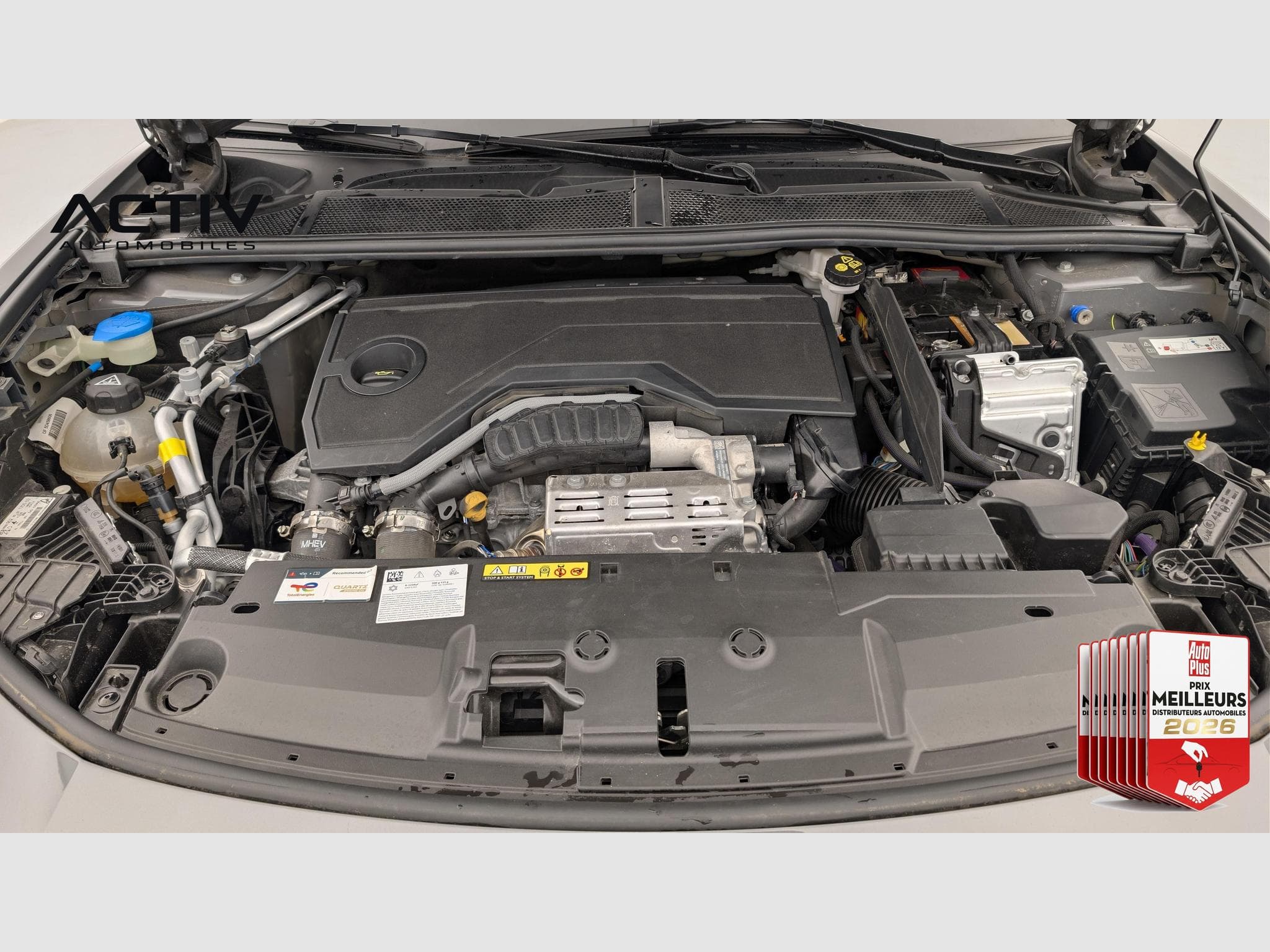 Peugeot 408 Hybrid 145 e-DCS6 Allure (2025) - Foto 21