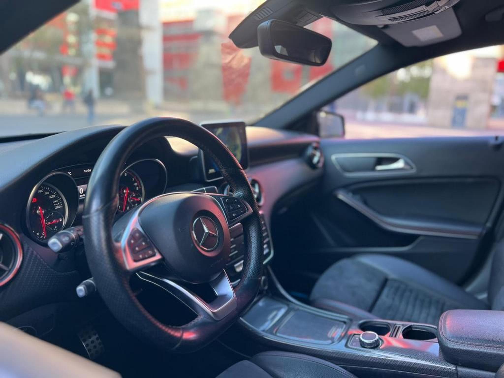 Mercedes A 200 Amg Line / Automatique / Alcantara / Essence / (2016) - Photo 13