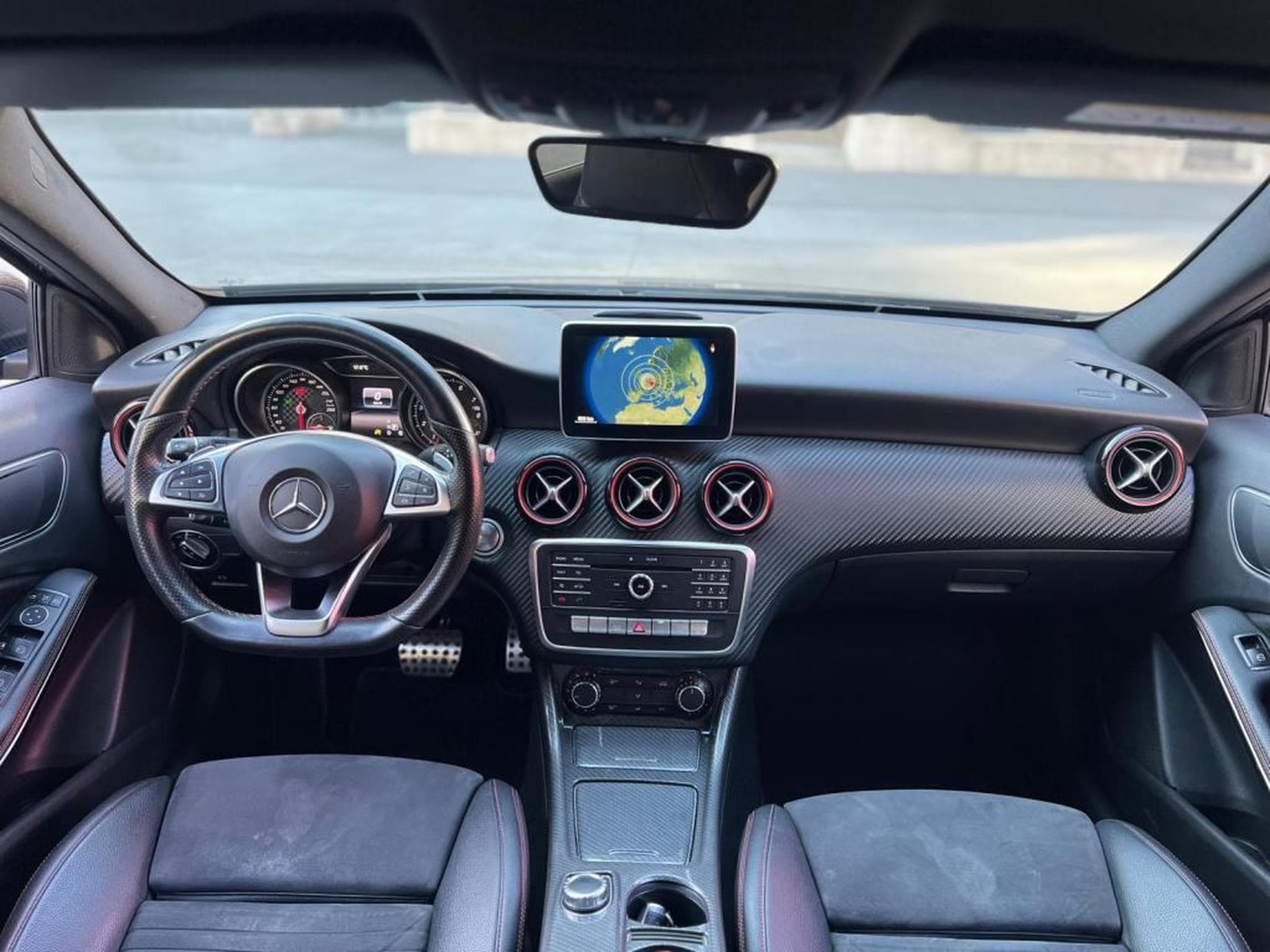 Mercedes A 200 Amg Line / Automatique / Alcantara / Essence / (2016) - Photo 9