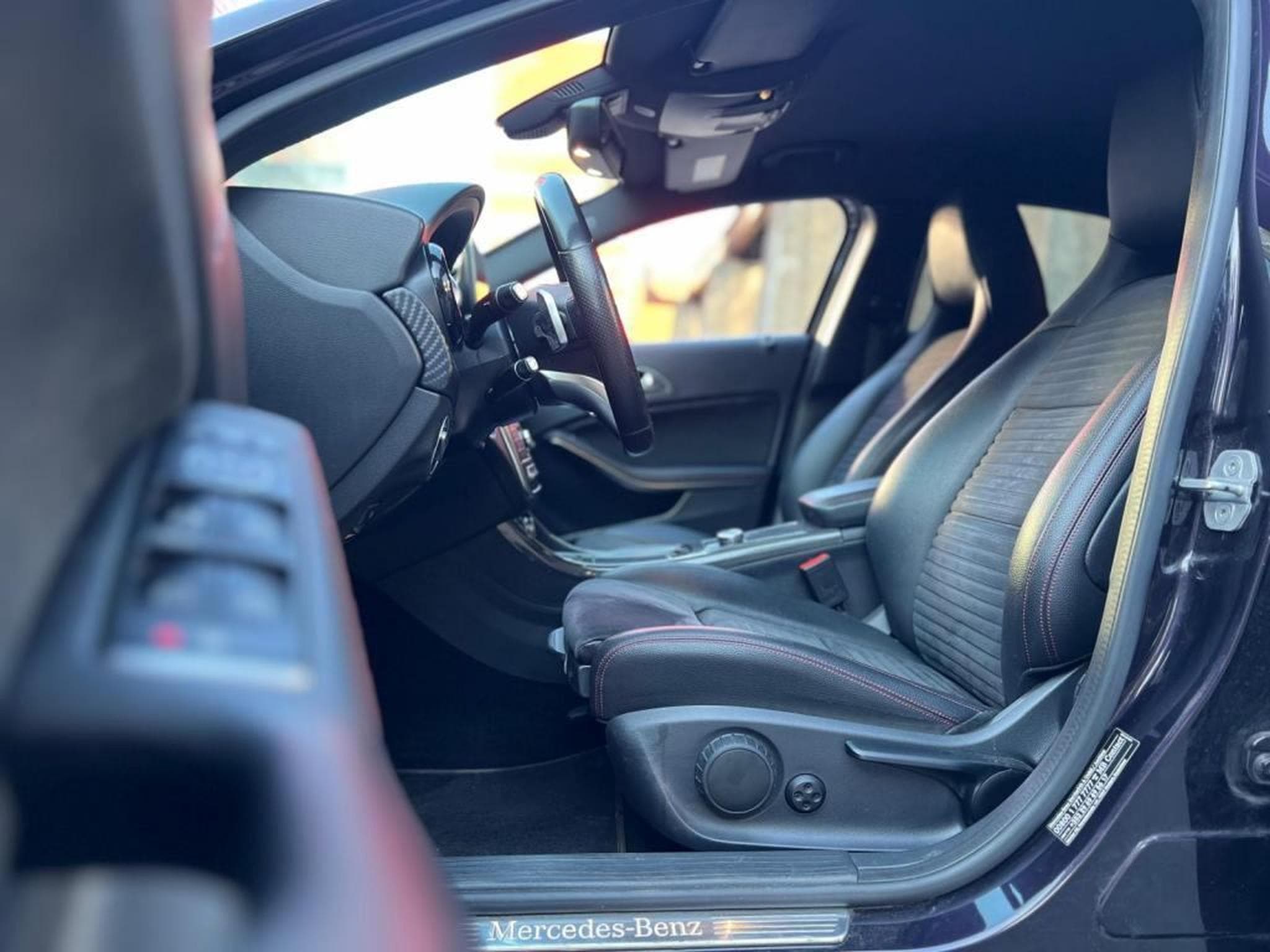 Mercedes A 200 Amg Line / Automatique / Alcantara / Essence / (2016) - Photo 14