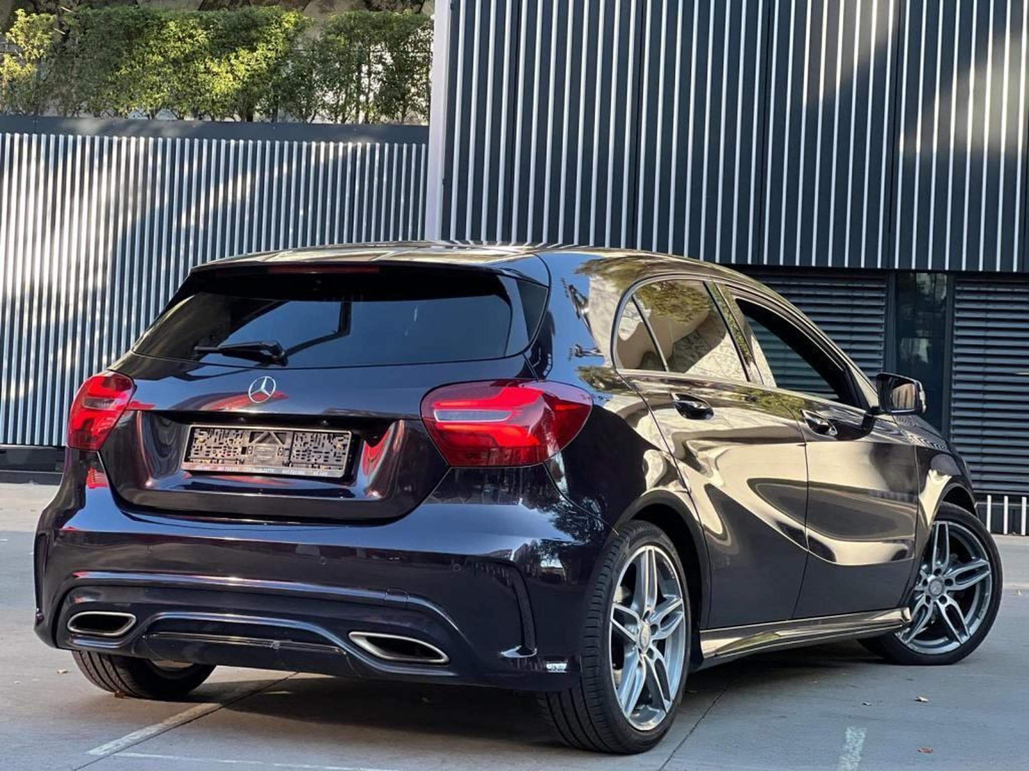 Mercedes A 200 Amg Line / Automatique / Alcantara / Essence / (2016) - Photo 3