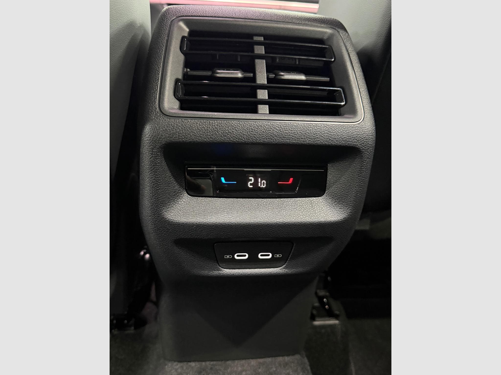 VW Tiguan 4Motion 142kw R-line Pano Leder IQ Drive 360° (2026) - Photo 13