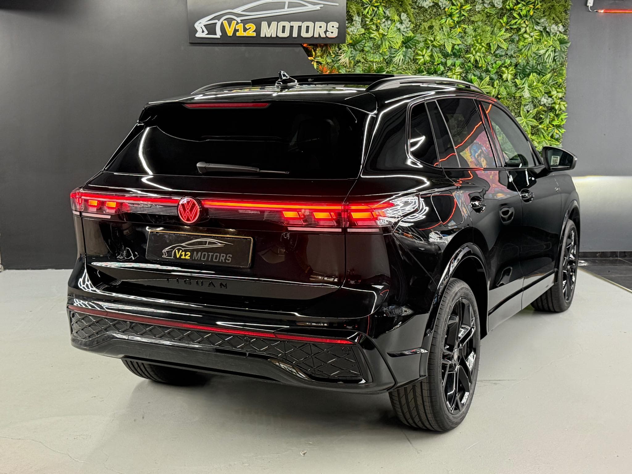 VW Tiguan 4Motion 142kw R-line Pano Leder IQ Drive 360° (2026) - Photo 6