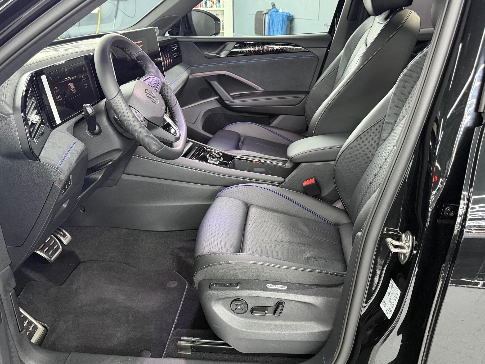 VW Tiguan 4Motion 142kw R-line Pano Leder IQ Drive 360° (2026) - Photo 7