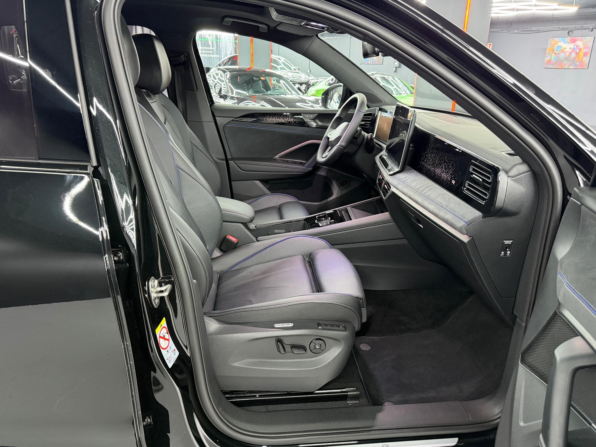 VW Tiguan 4Motion 142kw R-line Pano Leder IQ Drive 360° (2026) - Photo 8