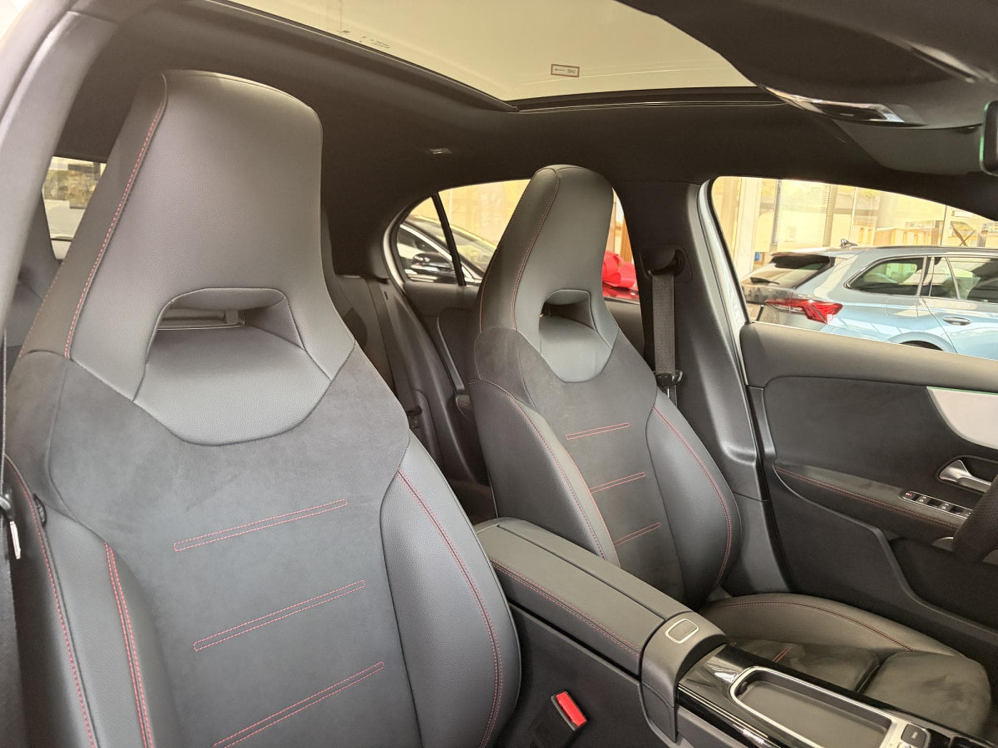Mercedes A 220 d AMG Line Auto 190HP (2025) - Photo 10