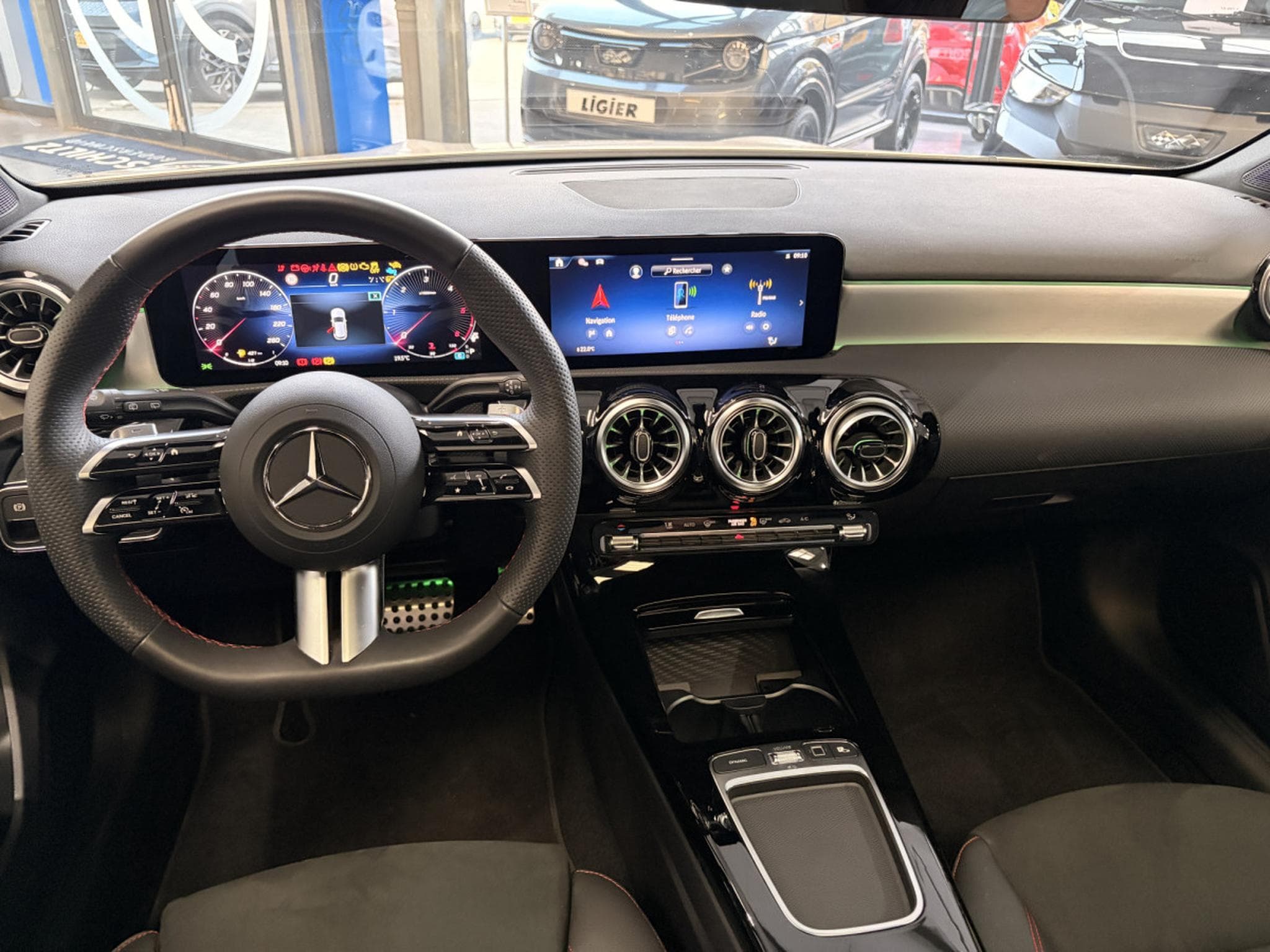 Mercedes A 220 d AMG Line Auto 190HP (2025) - Photo 9