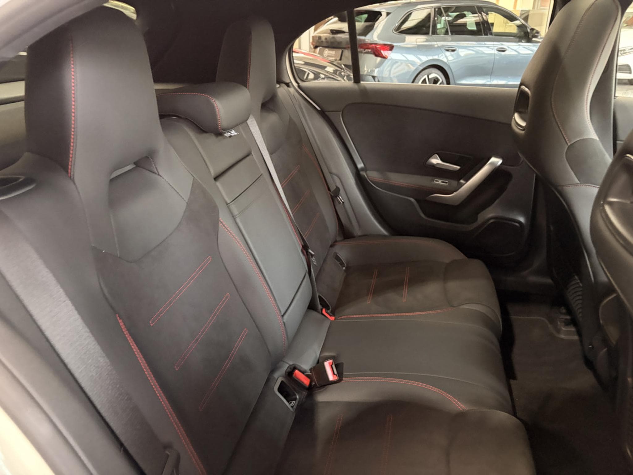 Mercedes A 220 d AMG Line Auto 190HP (2025) - Photo 11