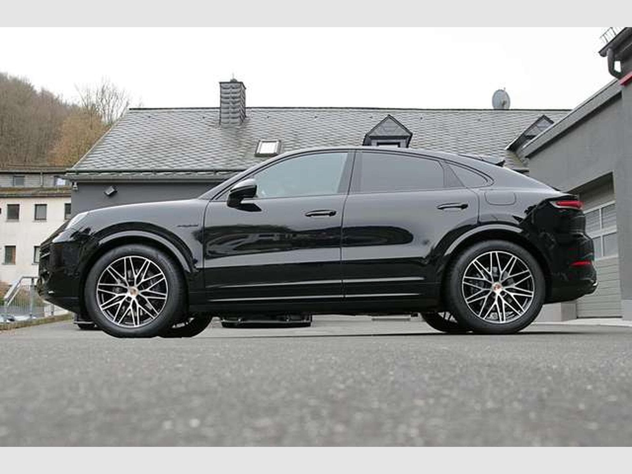 Porsche Cayenne Coupe E-Hybrid Black Edition*HA-Lenkung* (2025) - Foto 3