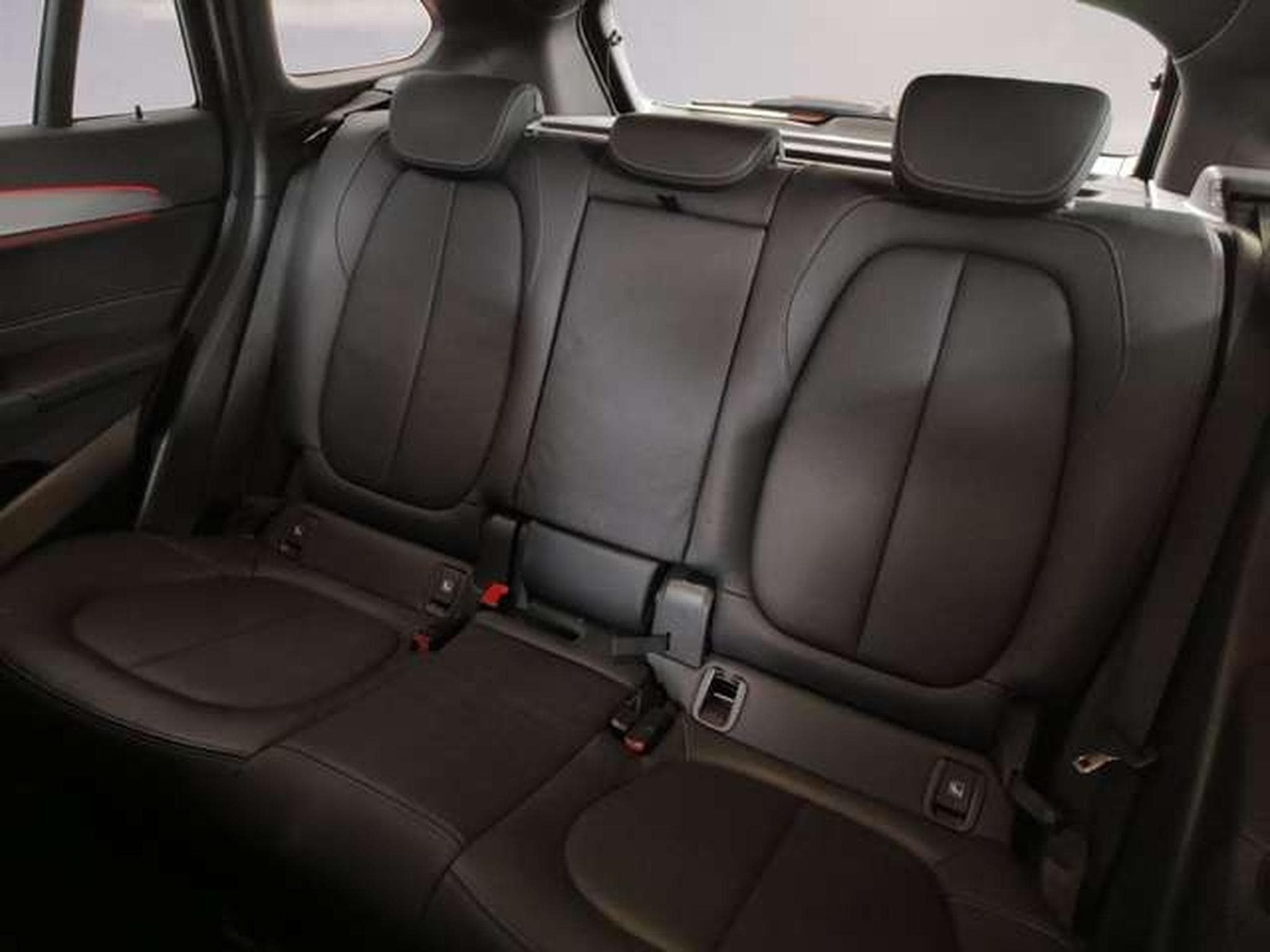 BMW X1 xDrive20i DAB LED (2022) - Photo 8