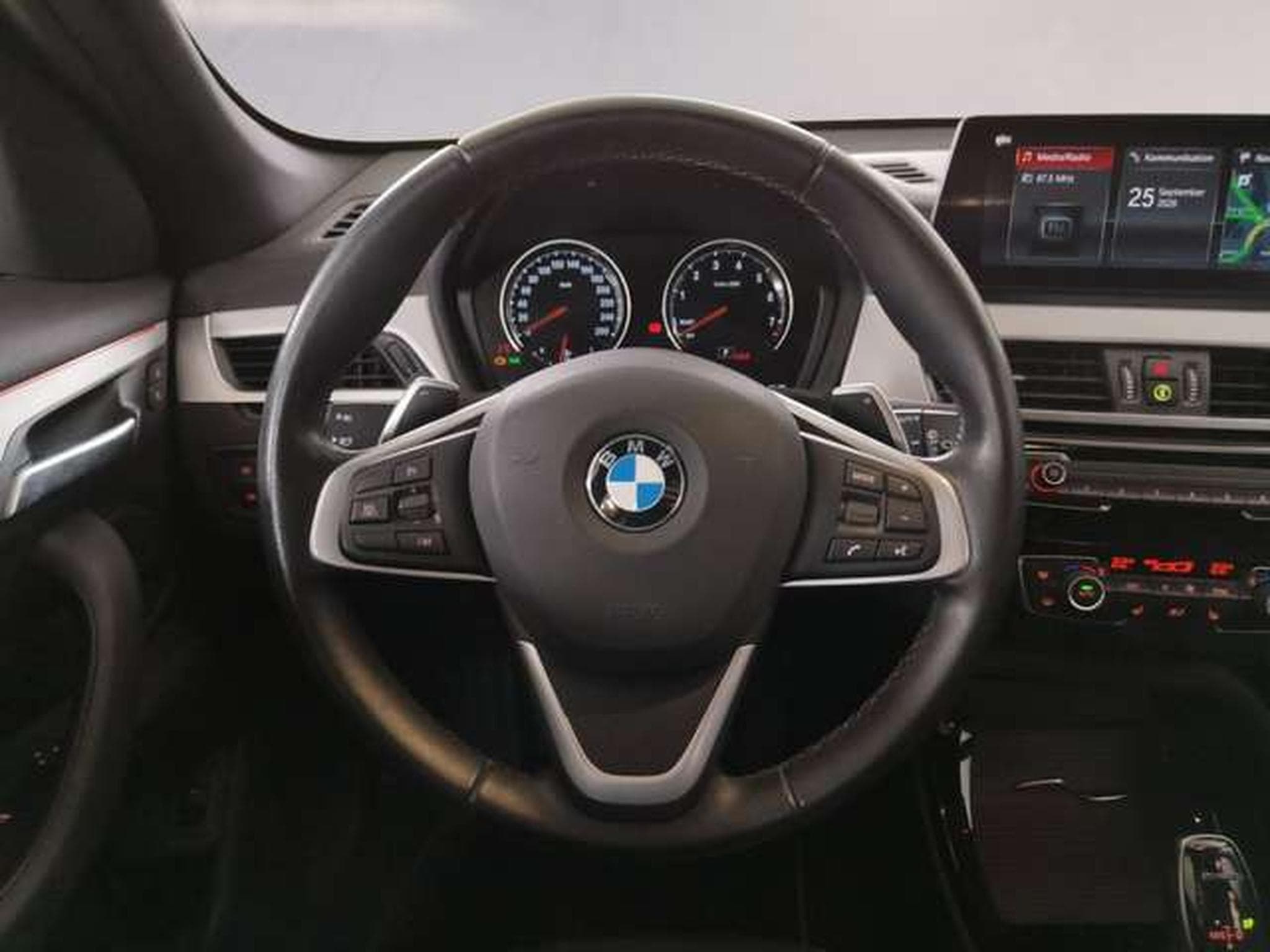 BMW X1 xDrive20i DAB LED (2022) - Photo 10