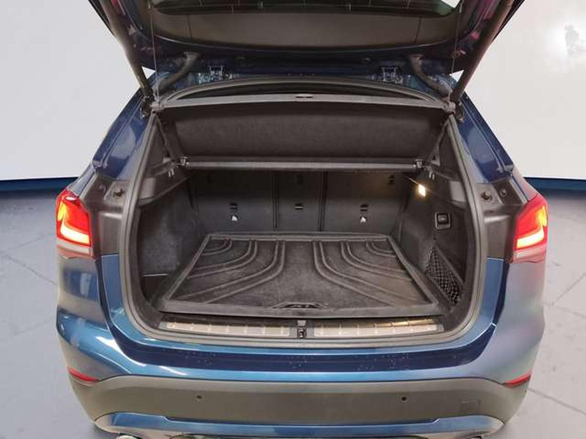 BMW X1 xDrive20i DAB LED (2022) - Photo 9