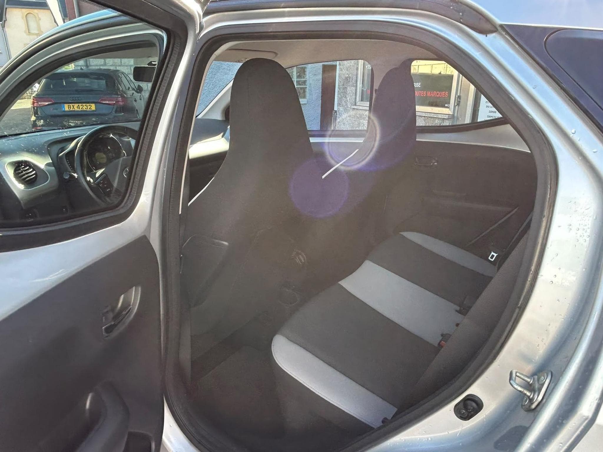 Toyota Aygo 1.0 Automatique 5 Portes (2016) - Foto 11