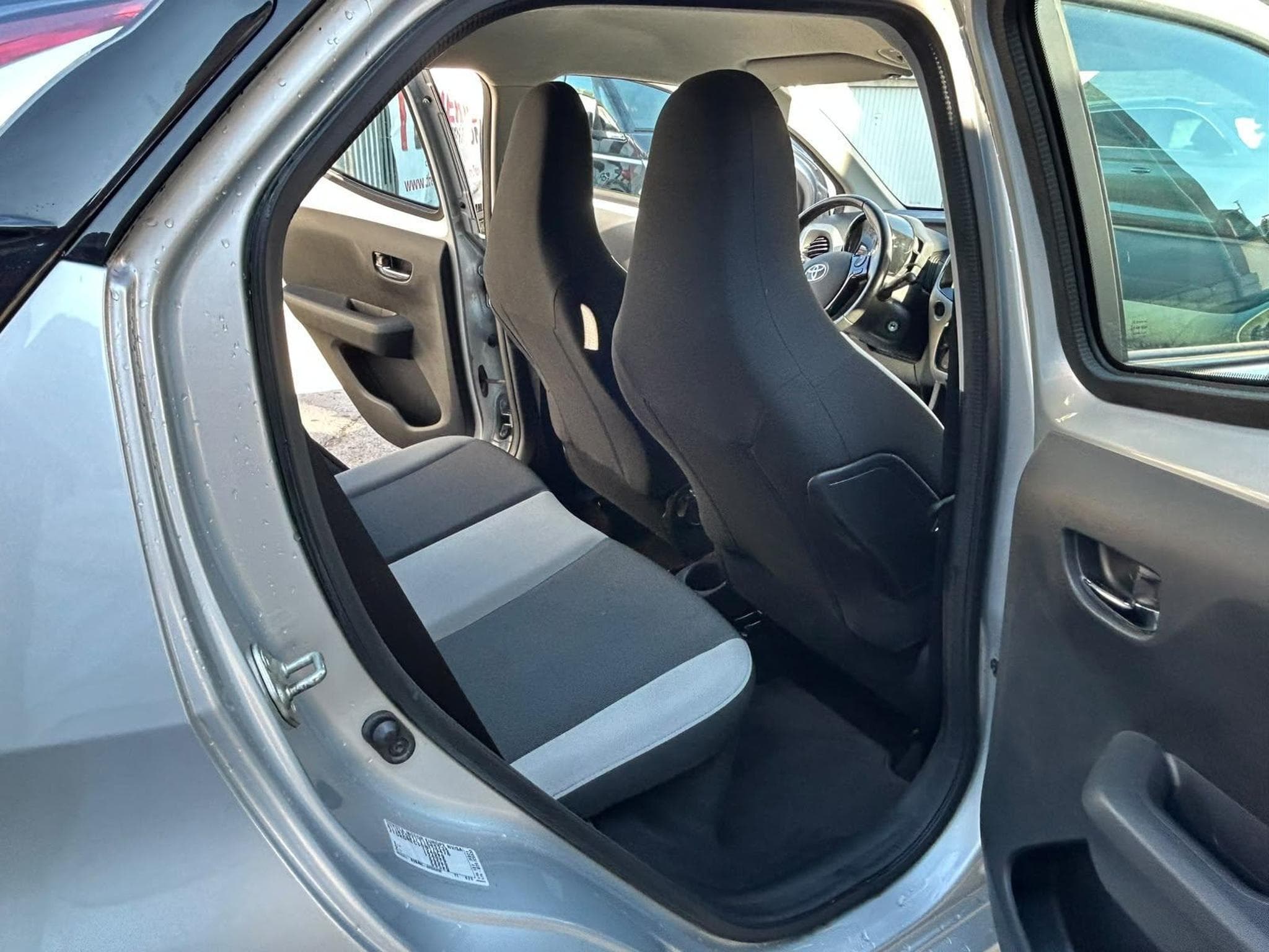 Toyota Aygo 1.0 Automatique 5 Portes (2016) - Foto 12