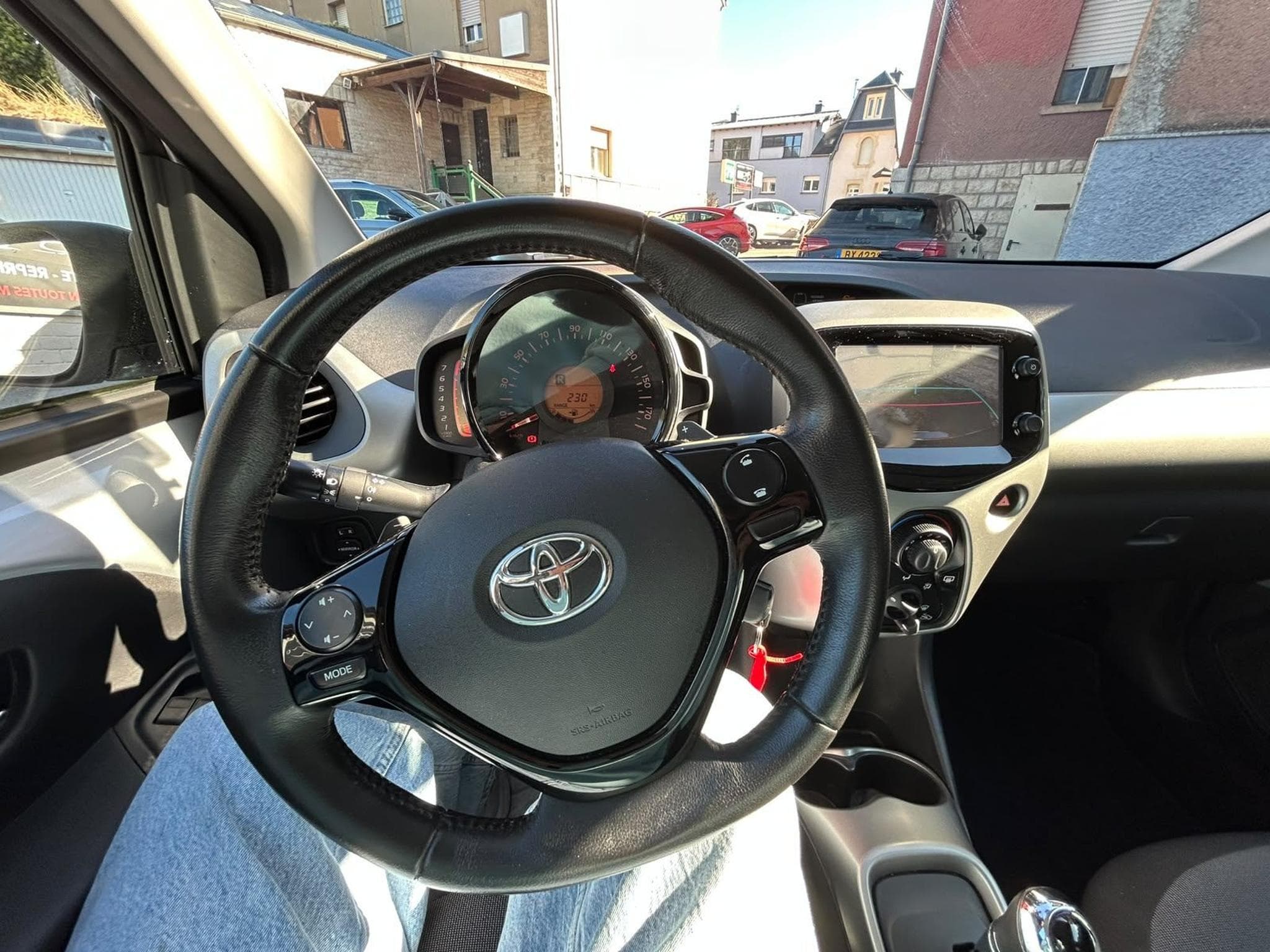 Toyota Aygo 1.0 Automatique 5 Portes (2016) - Foto 15