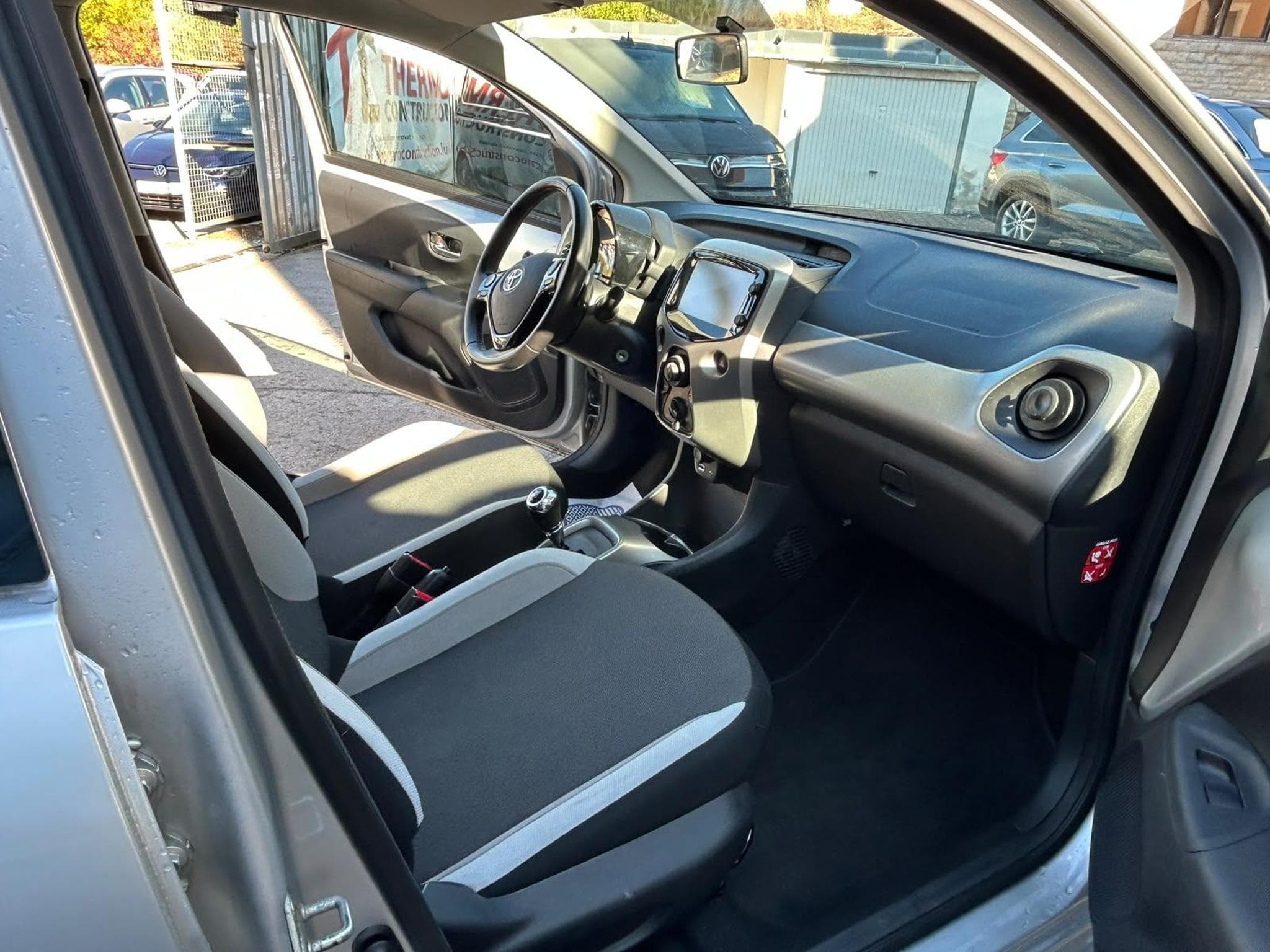 Toyota Aygo 1.0 Automatique 5 Portes (2016) - Foto 13
