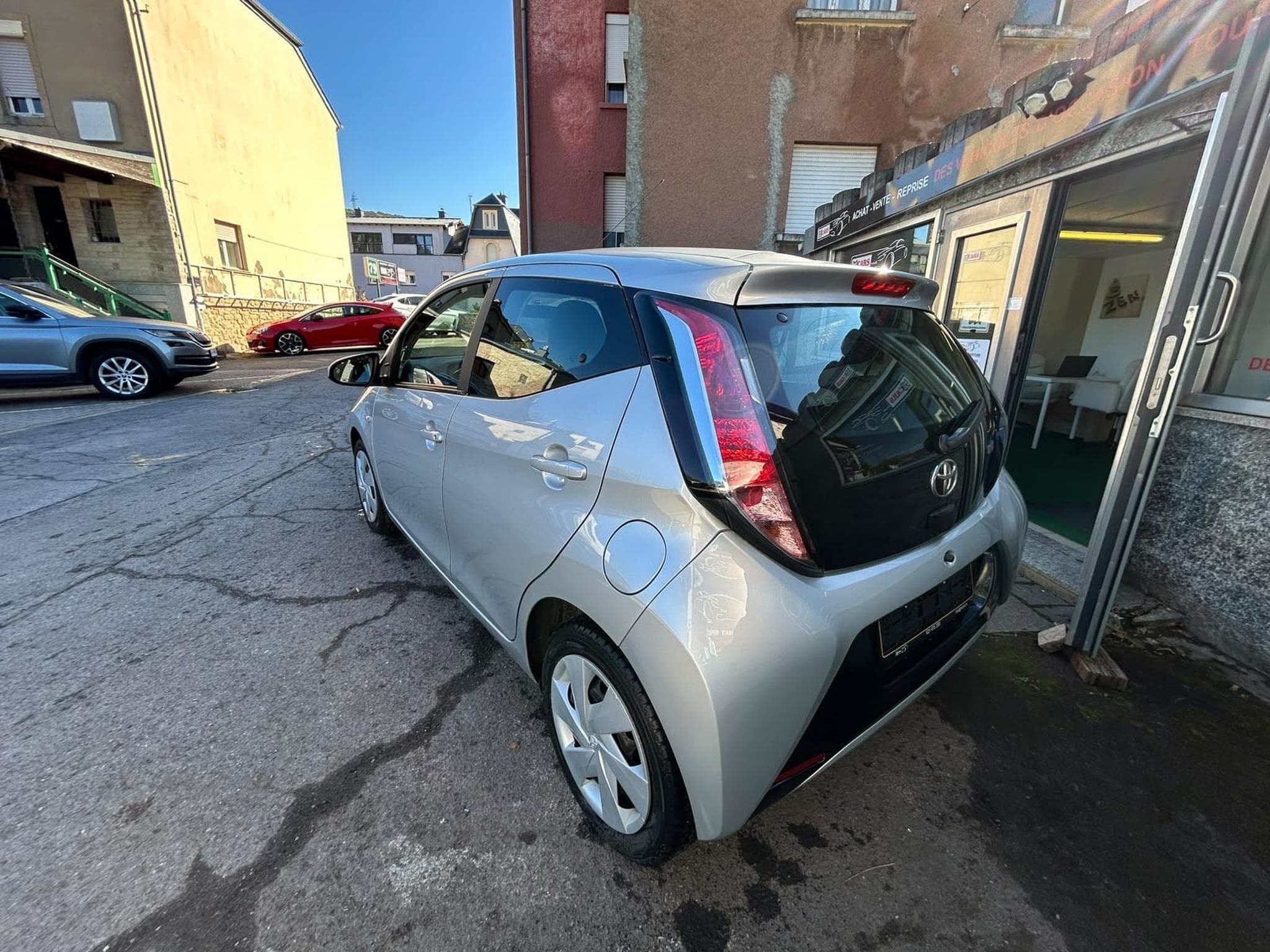 Toyota Aygo 1.0 Automatique 5 Portes (2016) - Foto 4