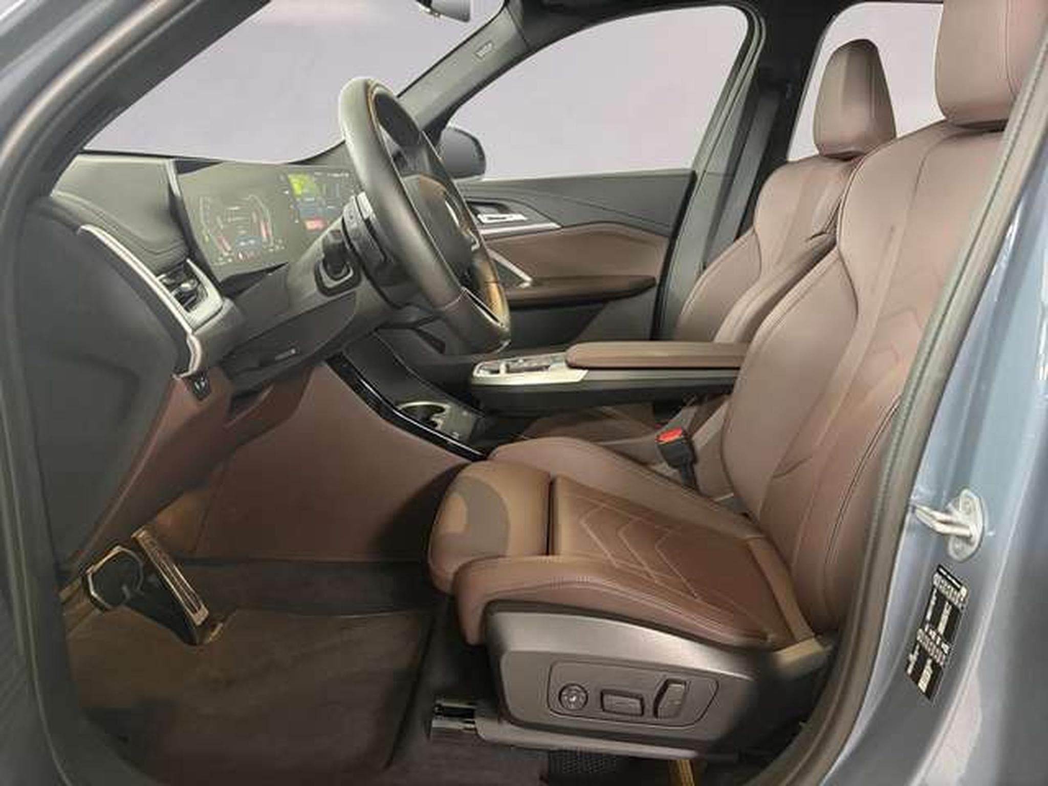 BMW X1 sDrive20d HK HiFi DAB LED Shz (2025) - Foto 8