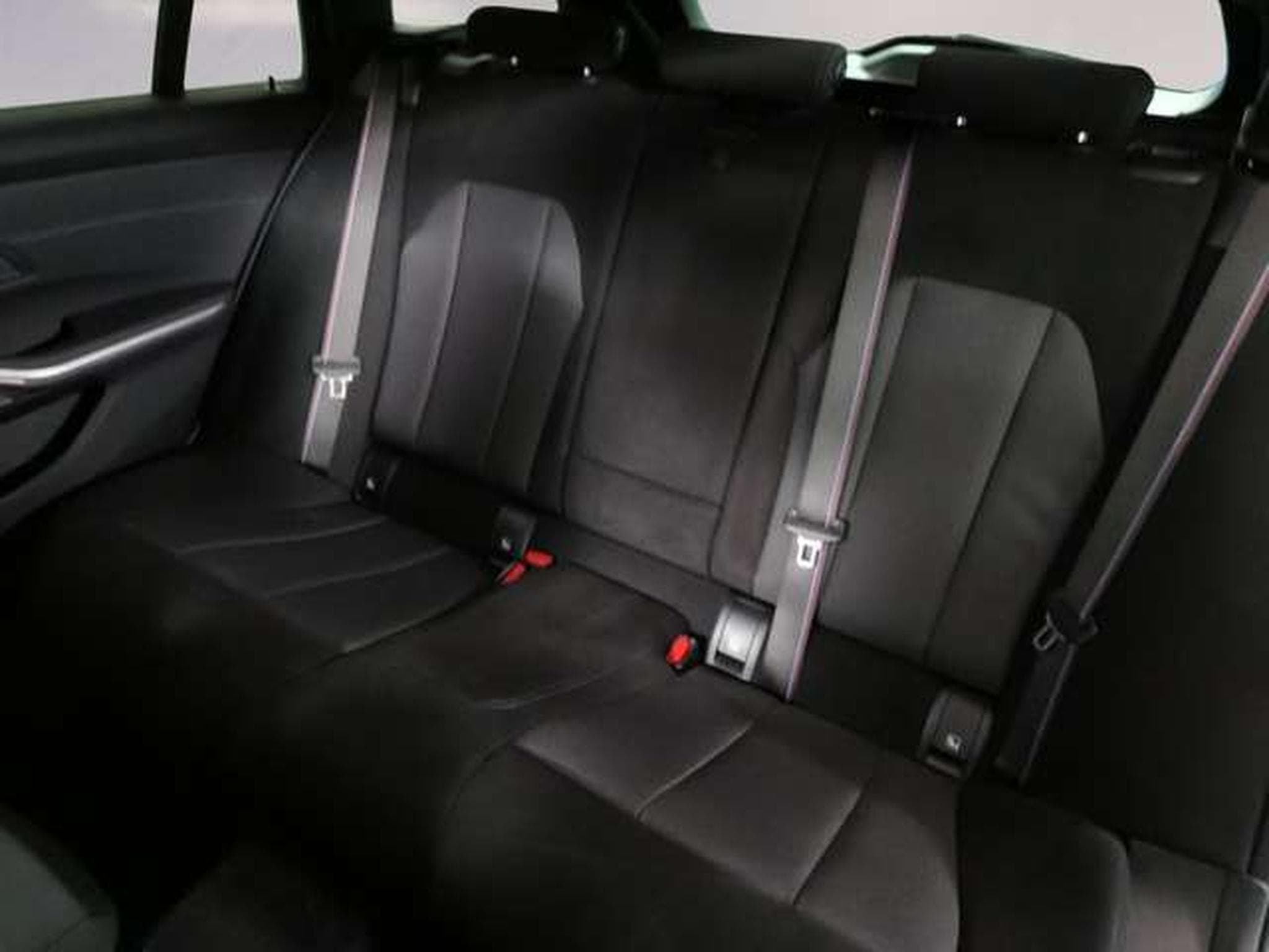 BMW 320 i Head-Up HK HiFi DAB LED RFK (2026) - Foto 8