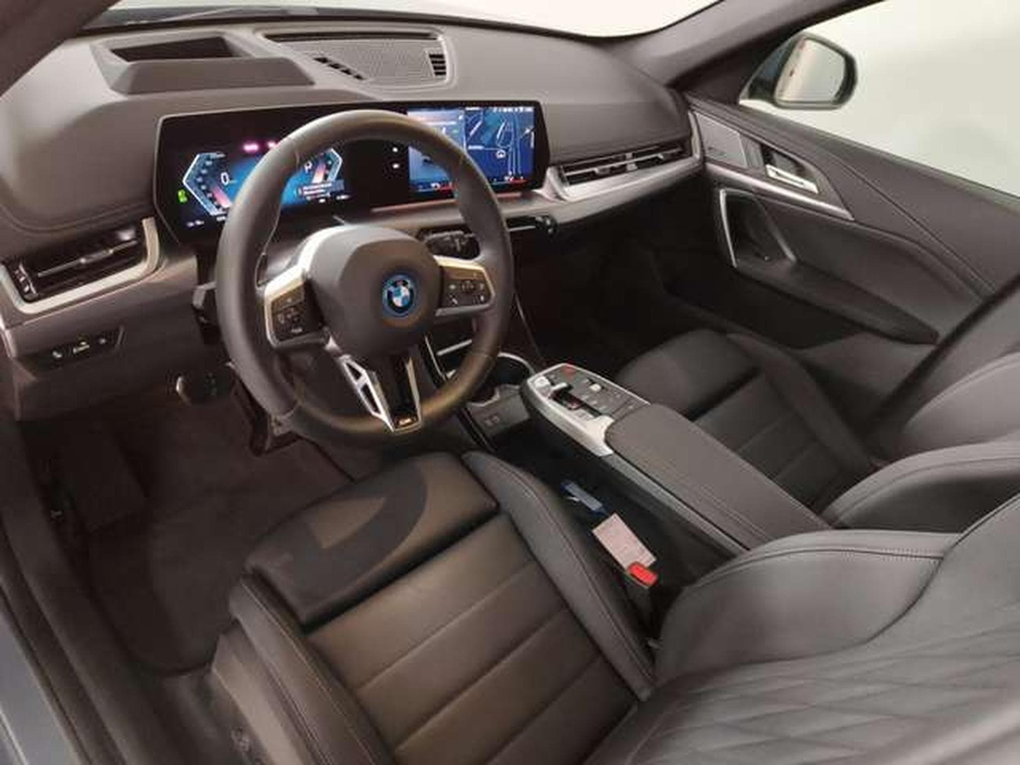 BMW iX1 xDrive30 Head-Up HK HiFi DAB (2026) - Foto 11