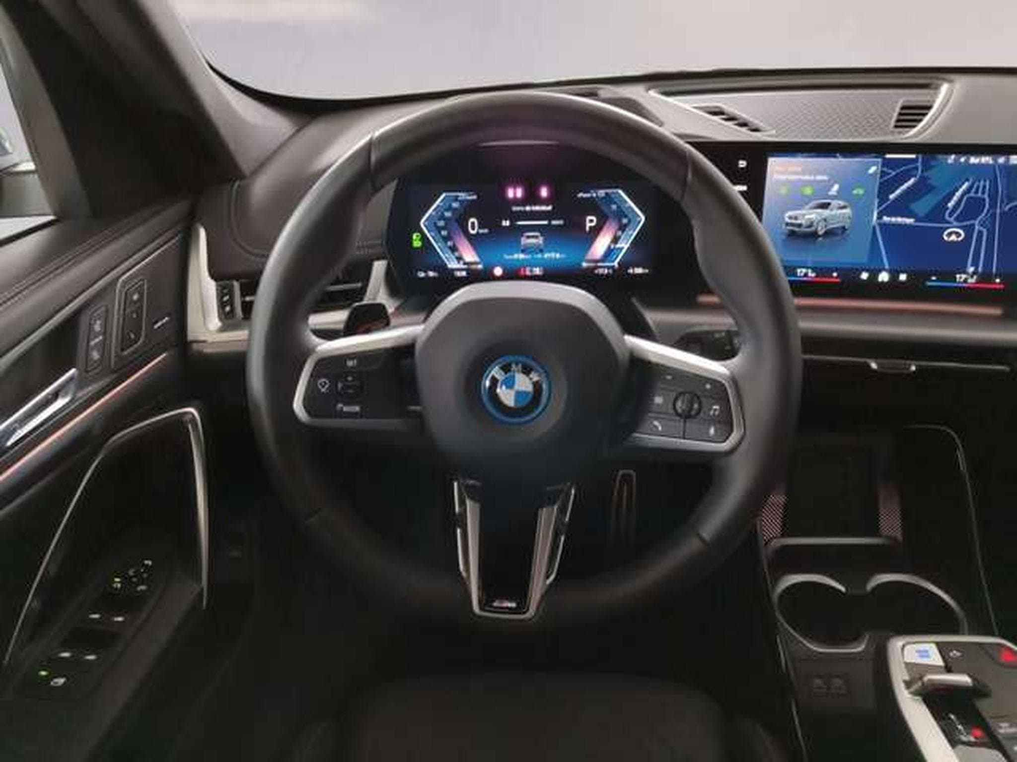 BMW iX1 xDrive30 Head-Up HK HiFi DAB (2026) - Foto 9