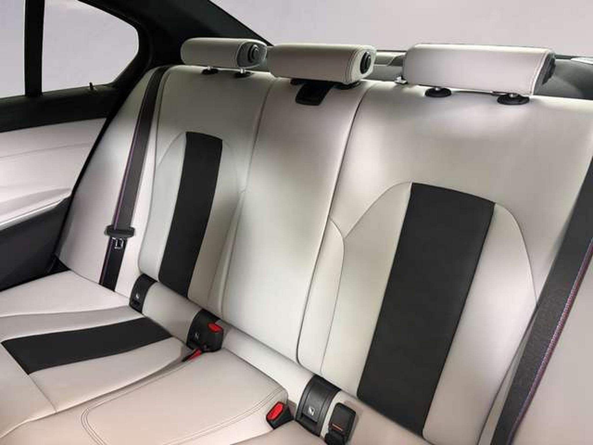 BMW M3 Competition HK HiFi DAB LED RFK Komfortzg. (2026) - Foto 10