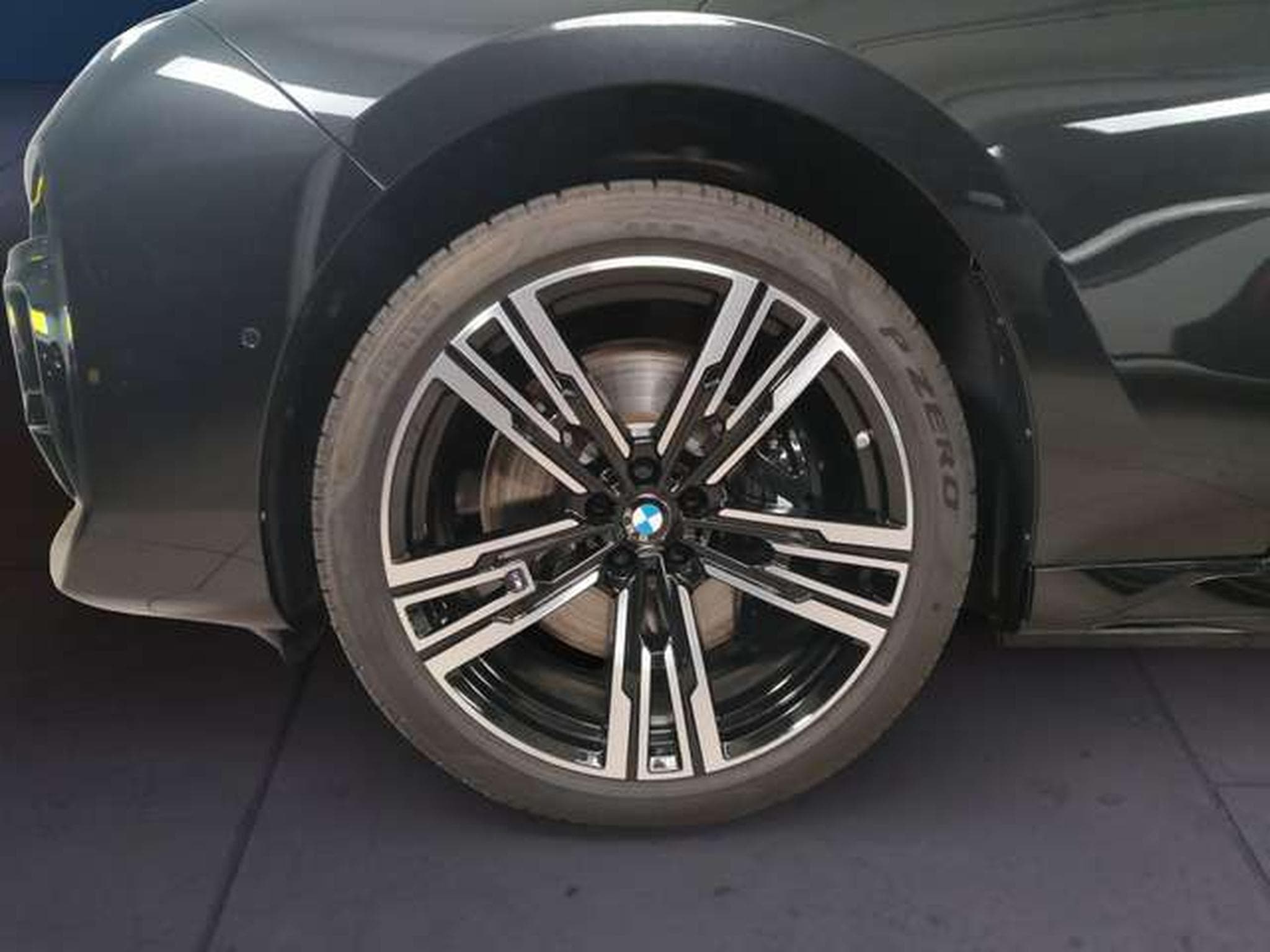 BMW i7 xDrive60 M Sportpaket DAB Aktivlenkung RFK (2026) - Foto 6
