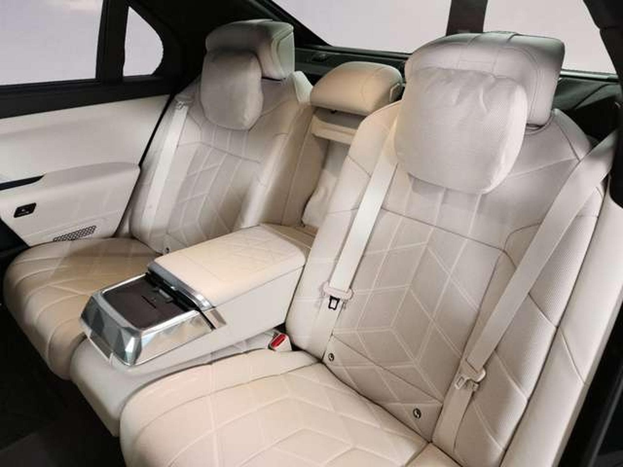 BMW 760 M760e xDrive (2025) - Foto 8