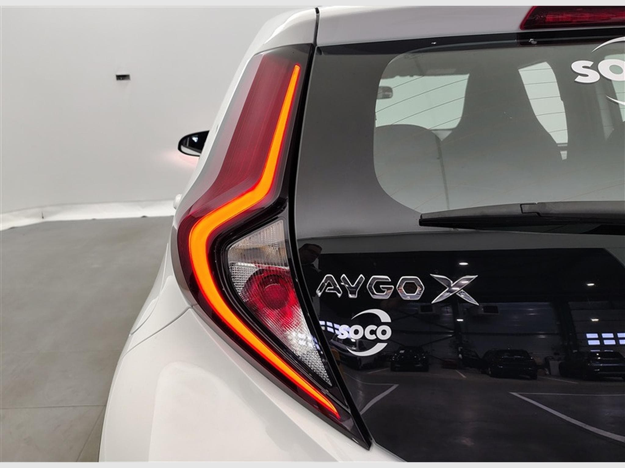Toyota Aygo 1.0 VVT-i 72 Business CARPLAY / CAMERA (2026) - Photo 17