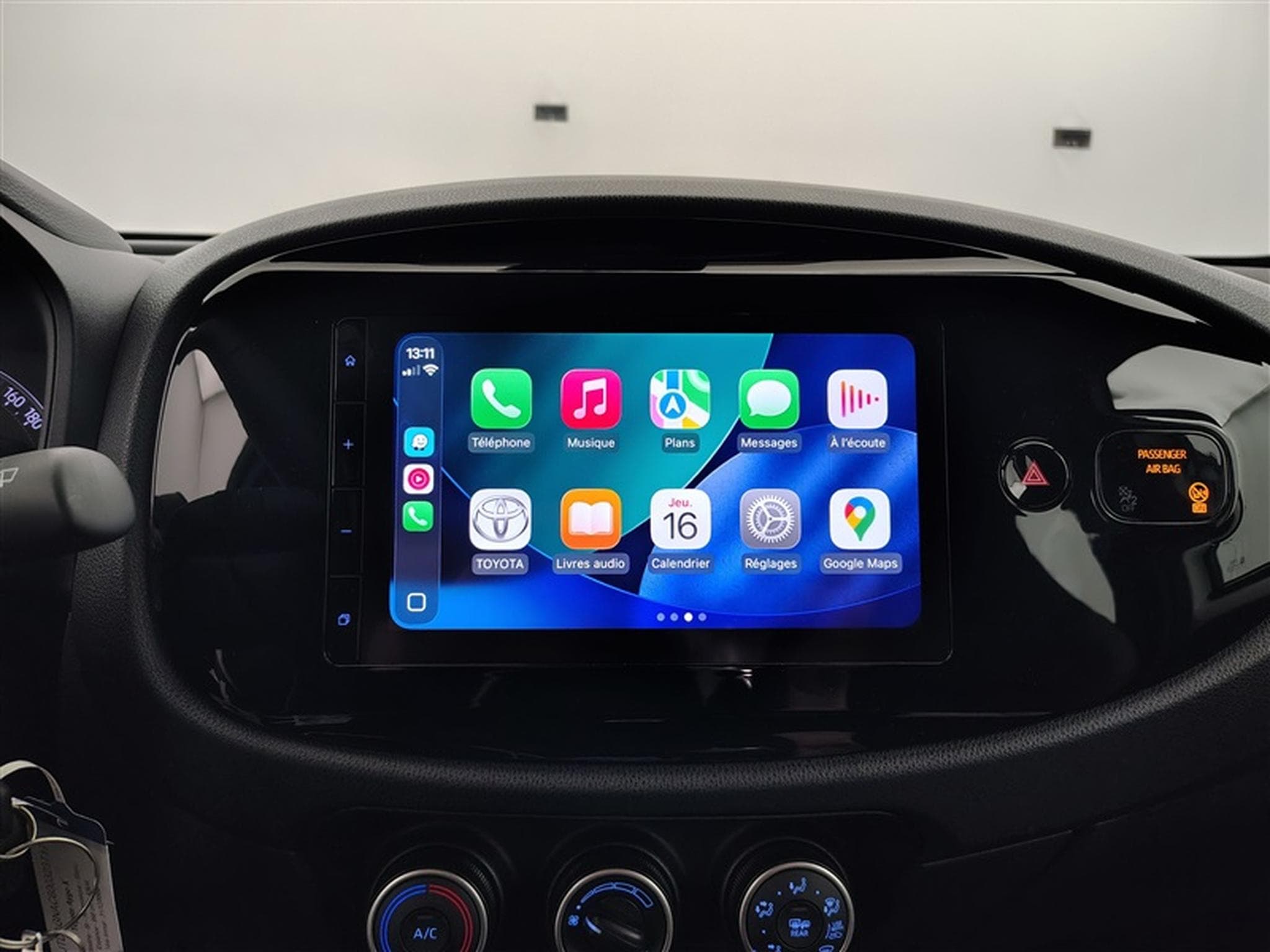 Toyota Aygo 1.0 VVT-i 72 Business CARPLAY / CAMERA (2026) - Photo 12