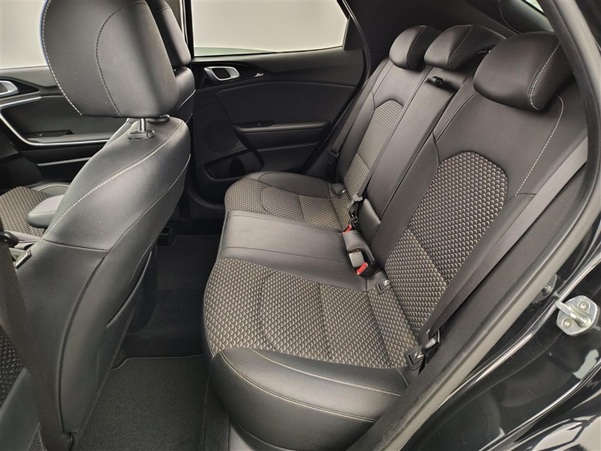 Kia XCeed 1.0 T-GDi Pulse NAVI 8" / FULL LED / CAMERA / JA 16" (2022) - Photo 13