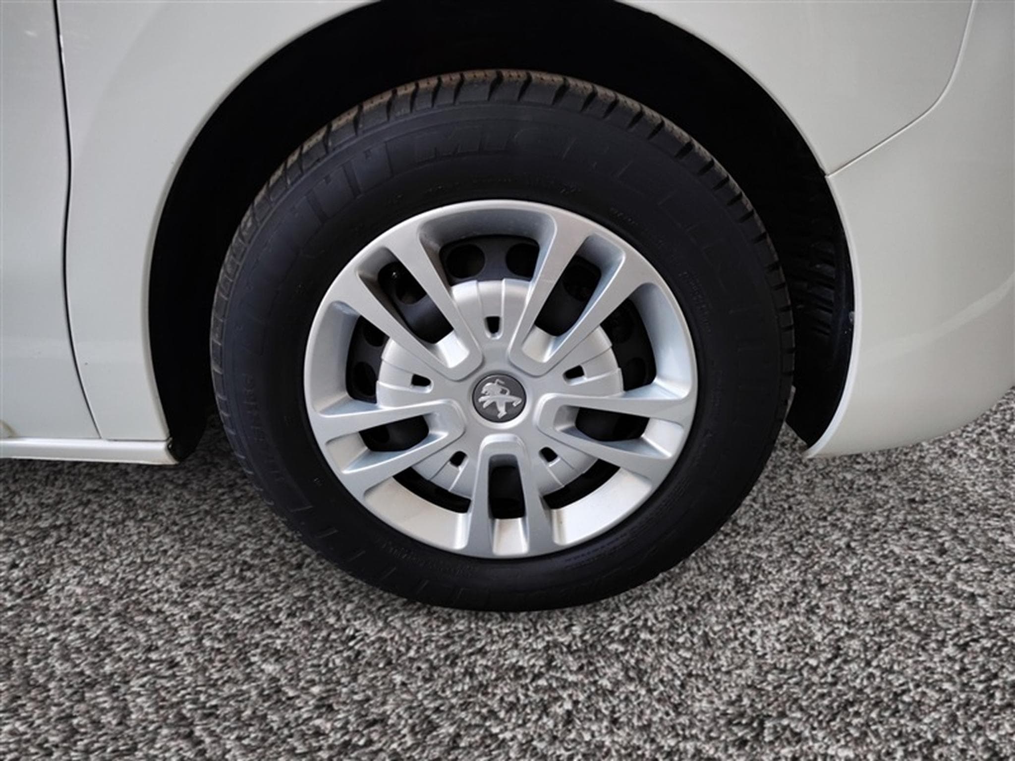 Peugeot Expert 2.0 BlueHDi L3 NAVI / CLIM / TEL (2022) - Foto 6