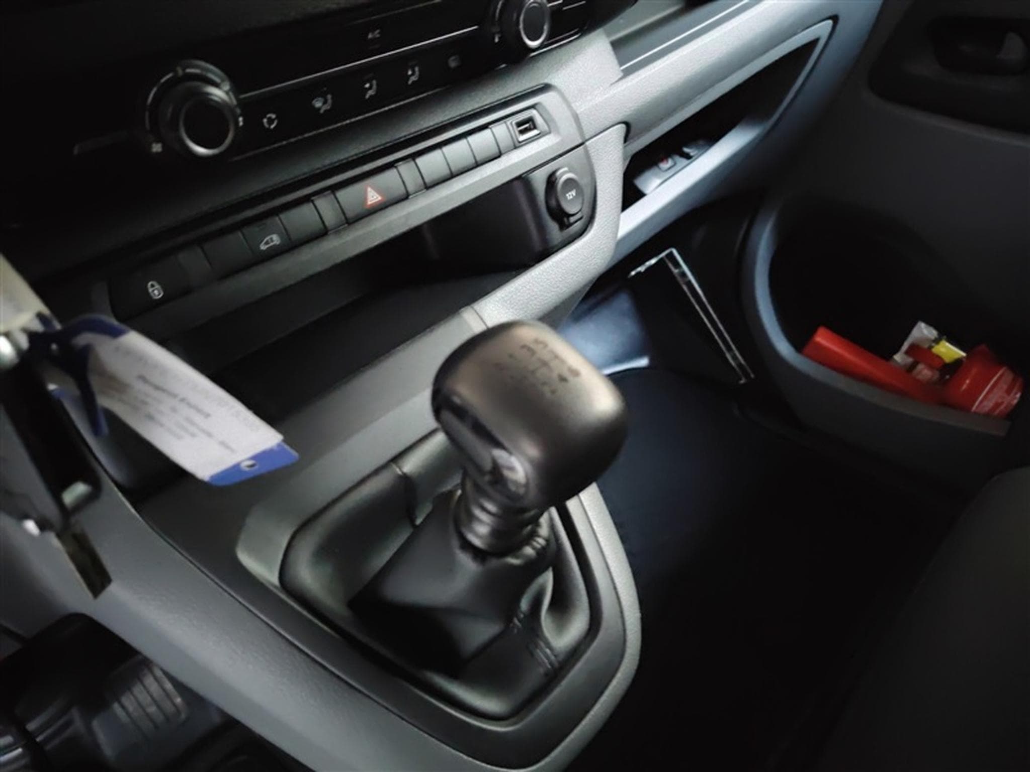 Peugeot Expert 2.0 BlueHDi L3 NAVI / CLIM / TEL (2022) - Foto 13