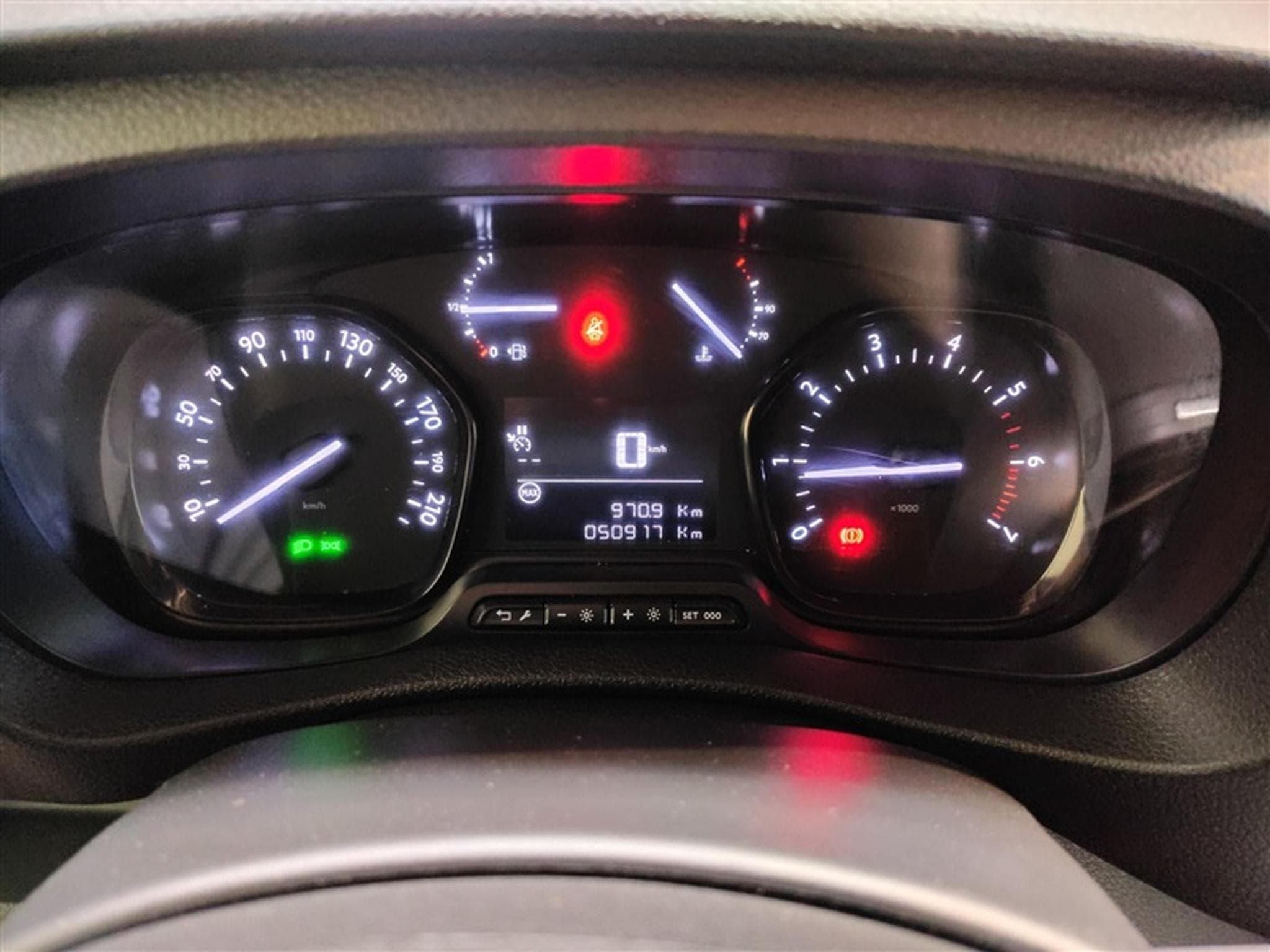 Peugeot Expert 2.0 BlueHDi L3 NAVI / CLIM / TEL (2022) - Foto 10