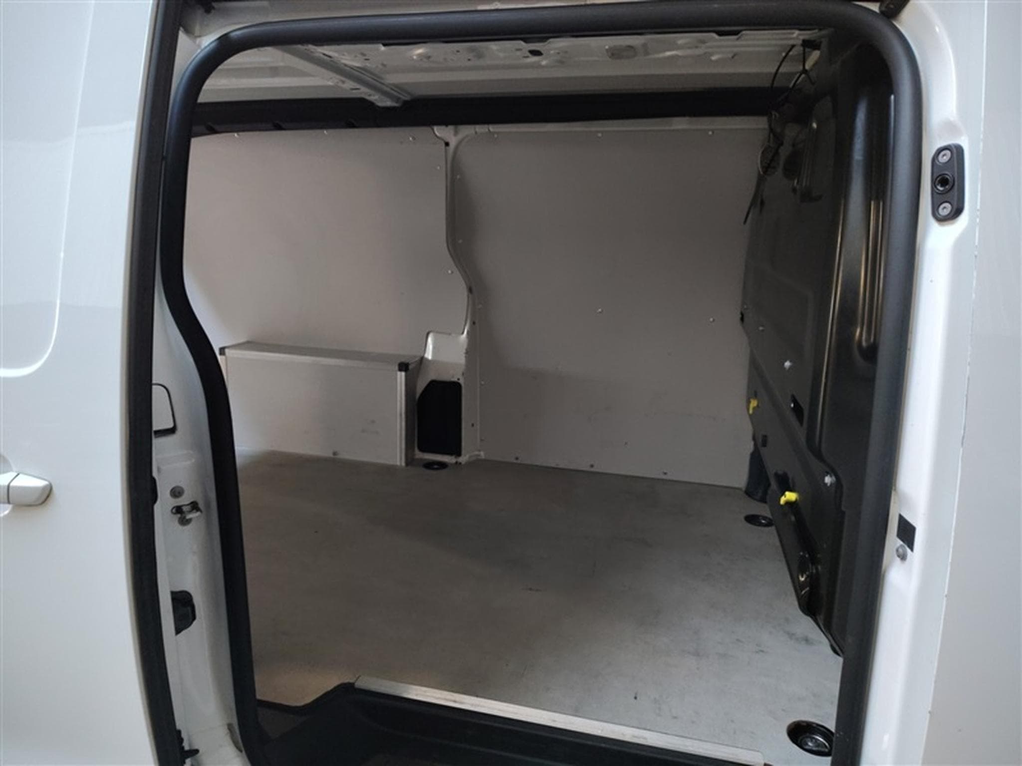 Peugeot Expert 2.0 BlueHDi L3 NAVI / CLIM / TEL (2022) - Foto 14