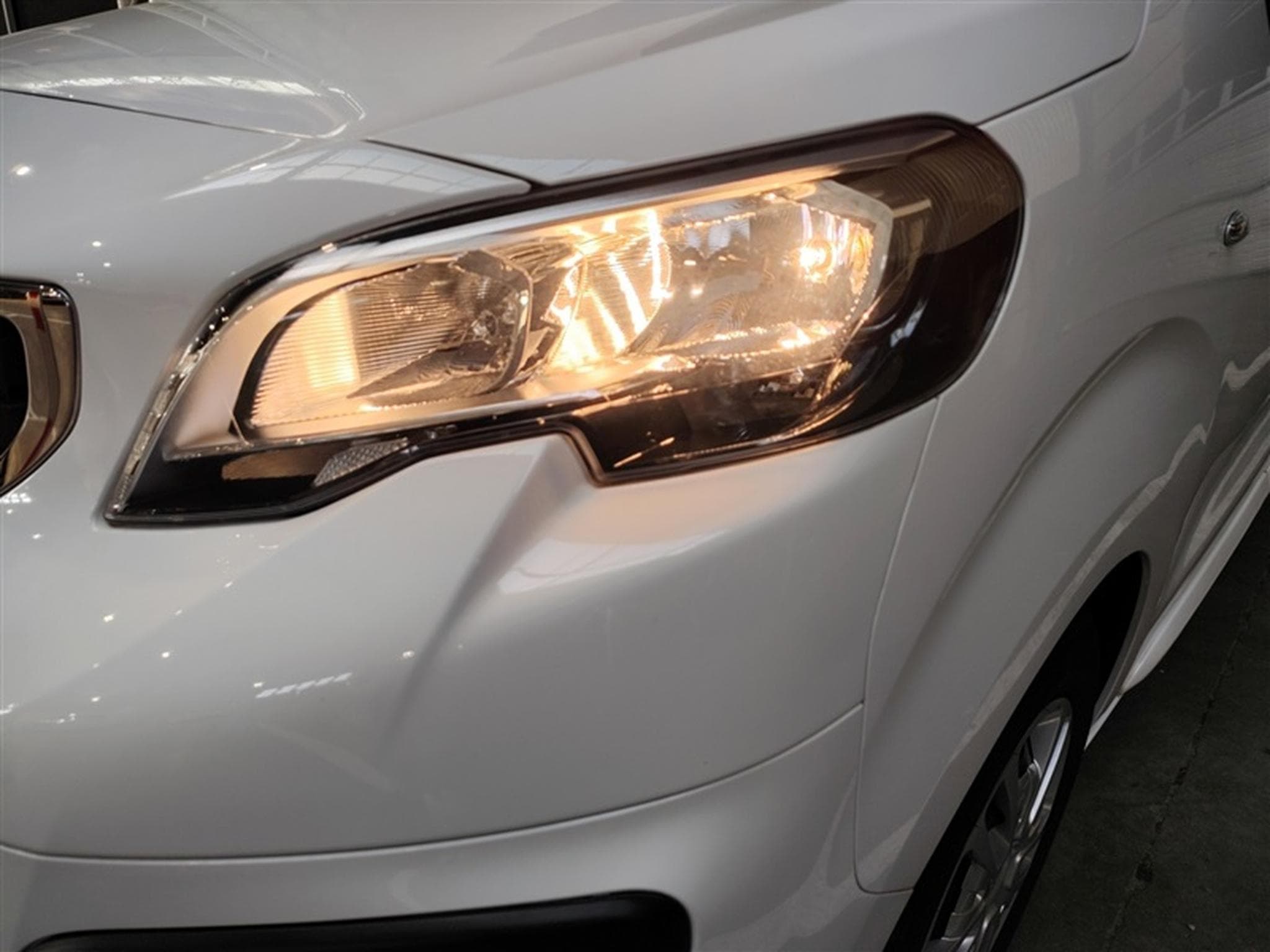 Peugeot Expert 2.0 BlueHDi L3 NAVI / CLIM / TEL (2022) - Foto 16