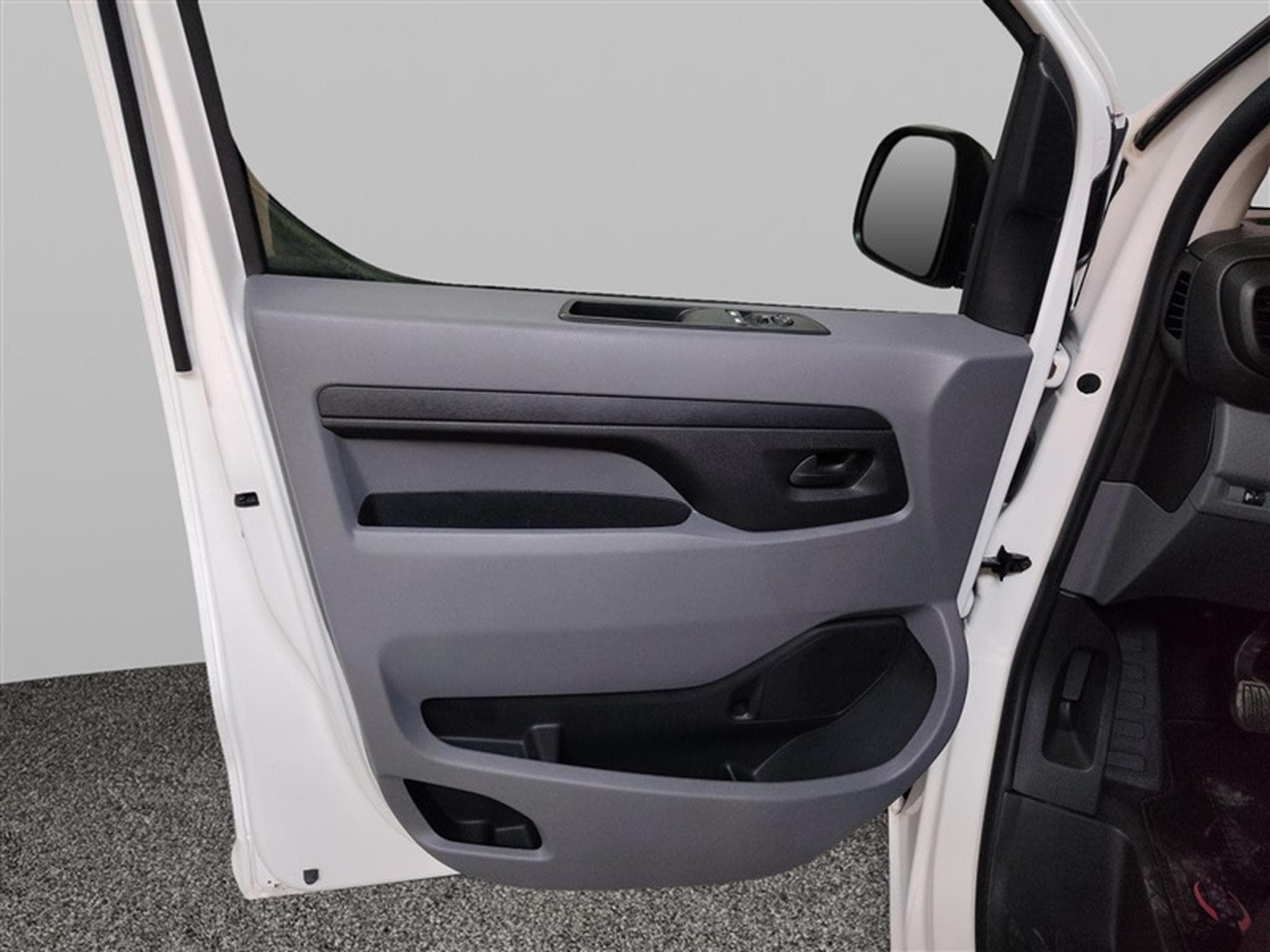 Peugeot Expert 2.0 BlueHDi L3 NAVI / CLIM / TEL (2022) - Foto 17