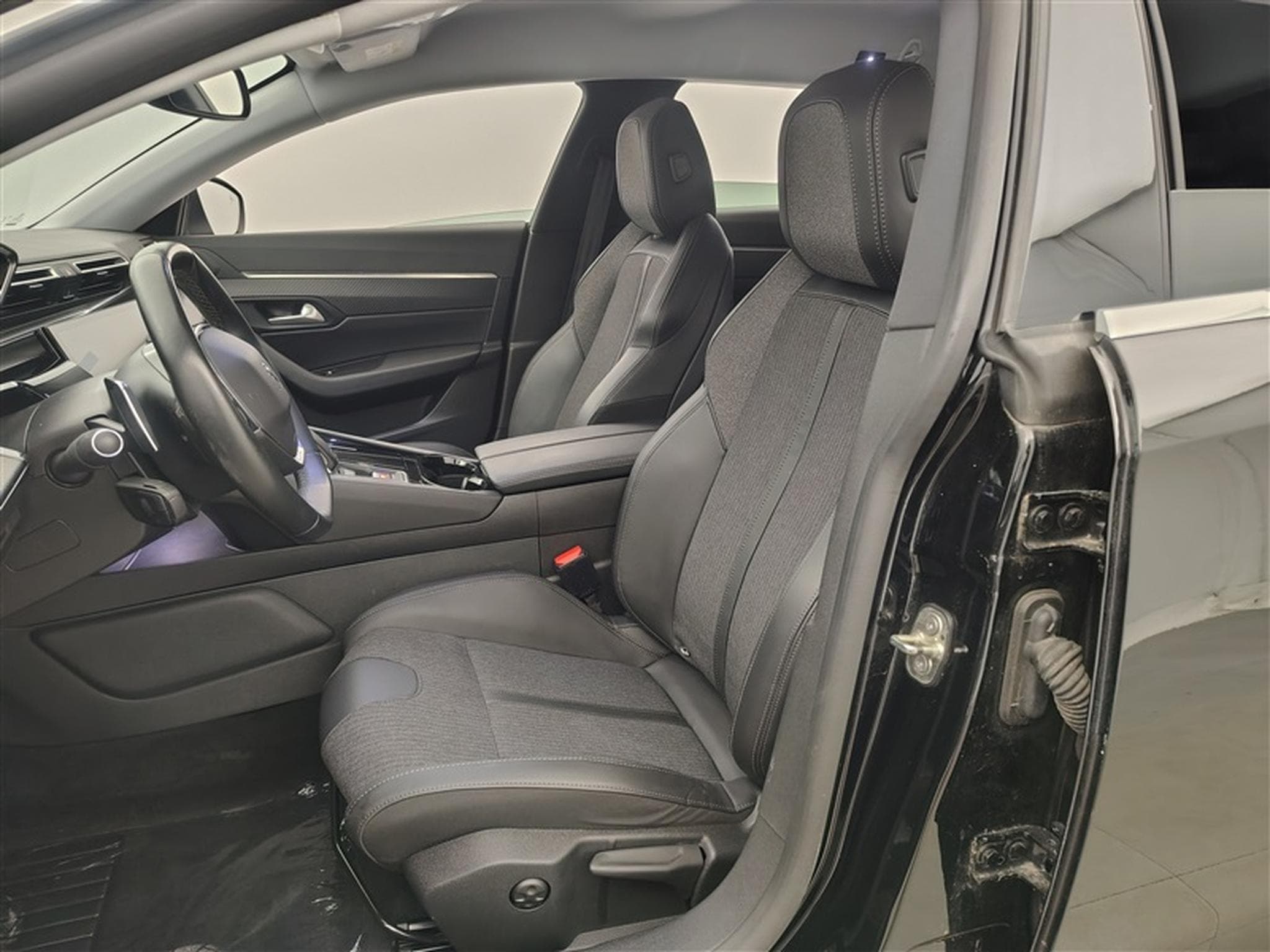 Peugeot 508 1.5 BlueHDi Allure Pack EAT8 NAVI / S-CUIR (2021) - Foto 7