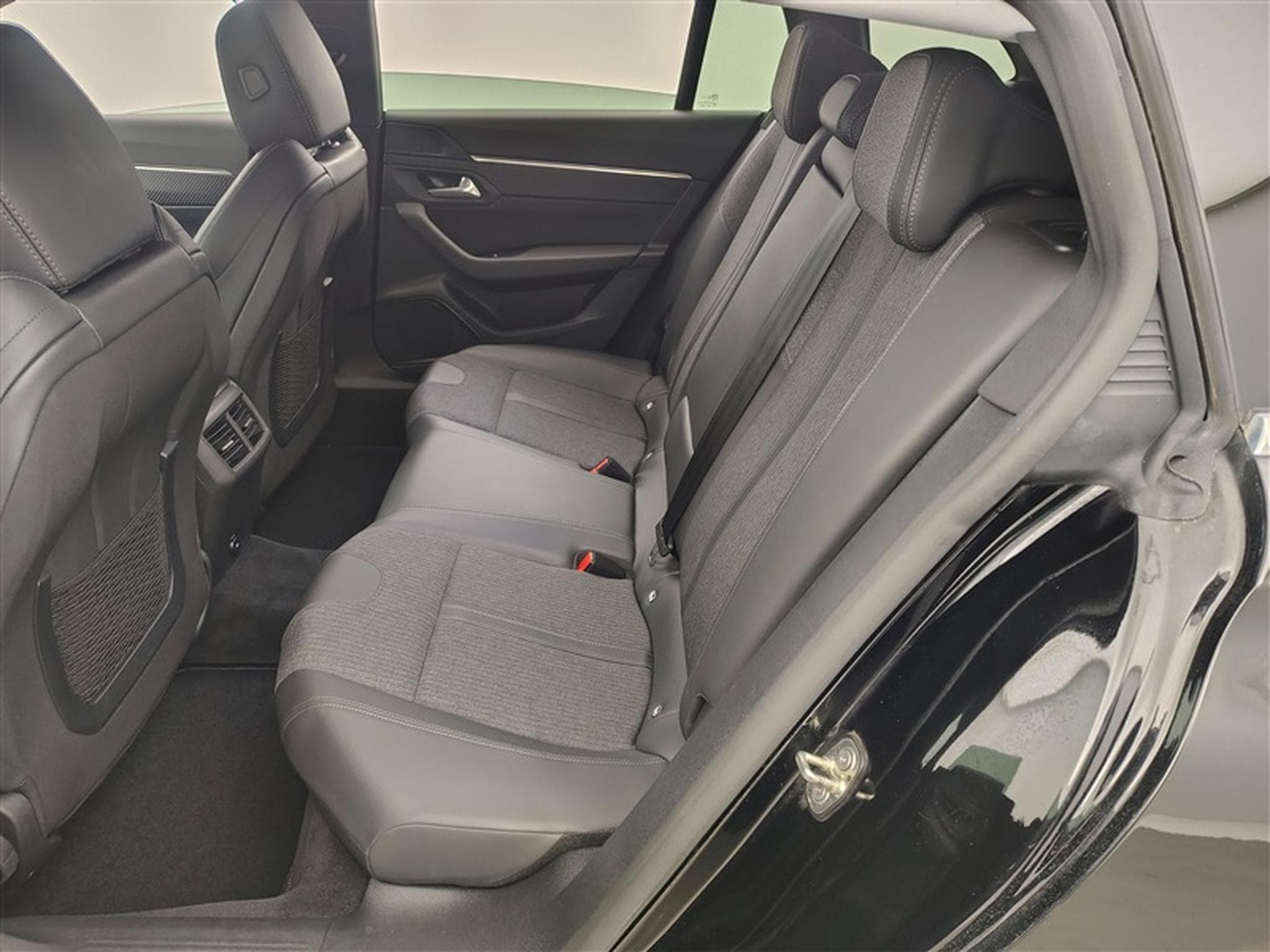 Peugeot 508 1.5 BlueHDi Allure Pack EAT8 NAVI / S-CUIR (2021) - Foto 13