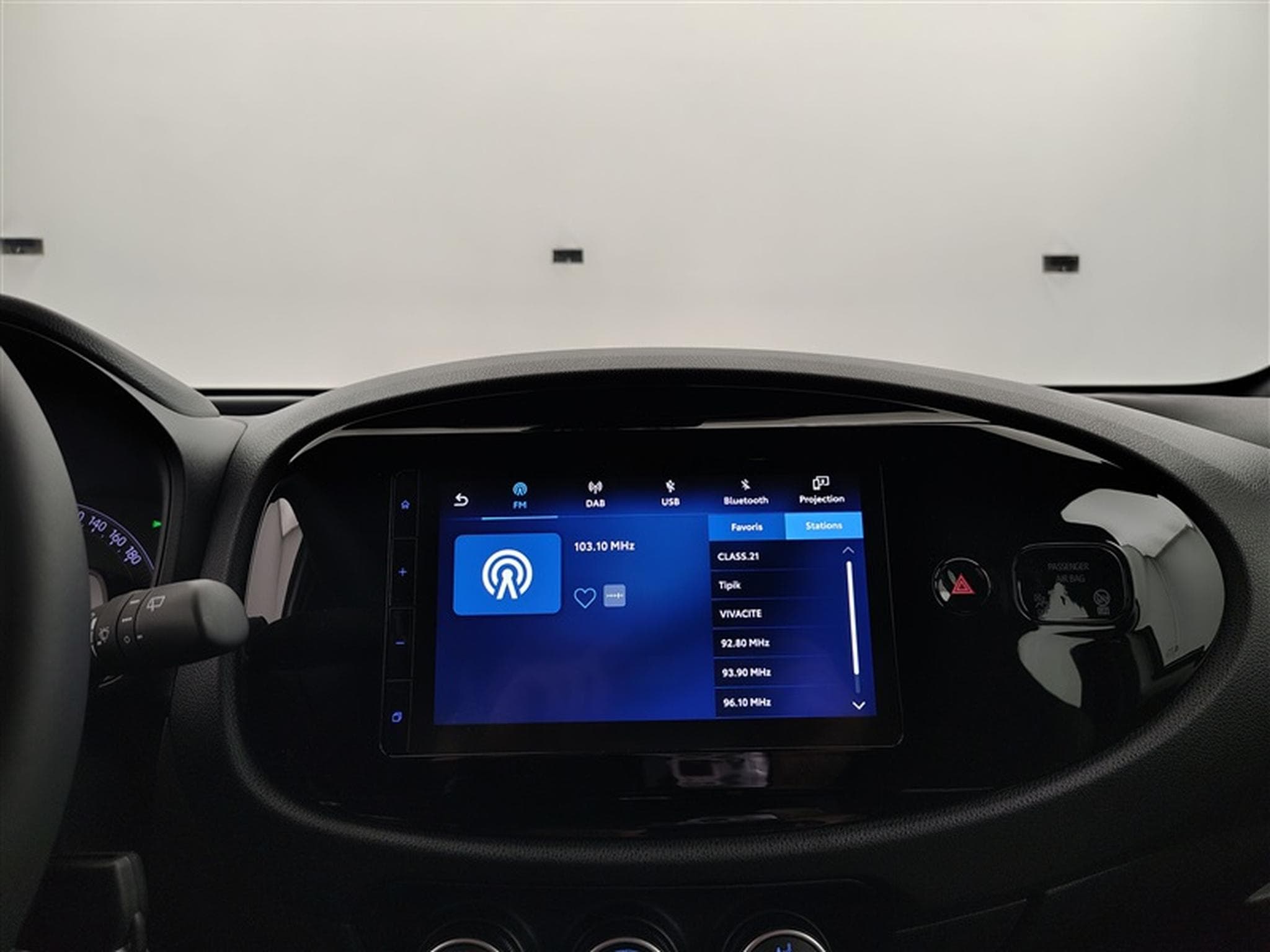 Toyota Aygo 1.0 VVT-i 72 Business CARPLAY / CAMERA (2026) - Photo 11