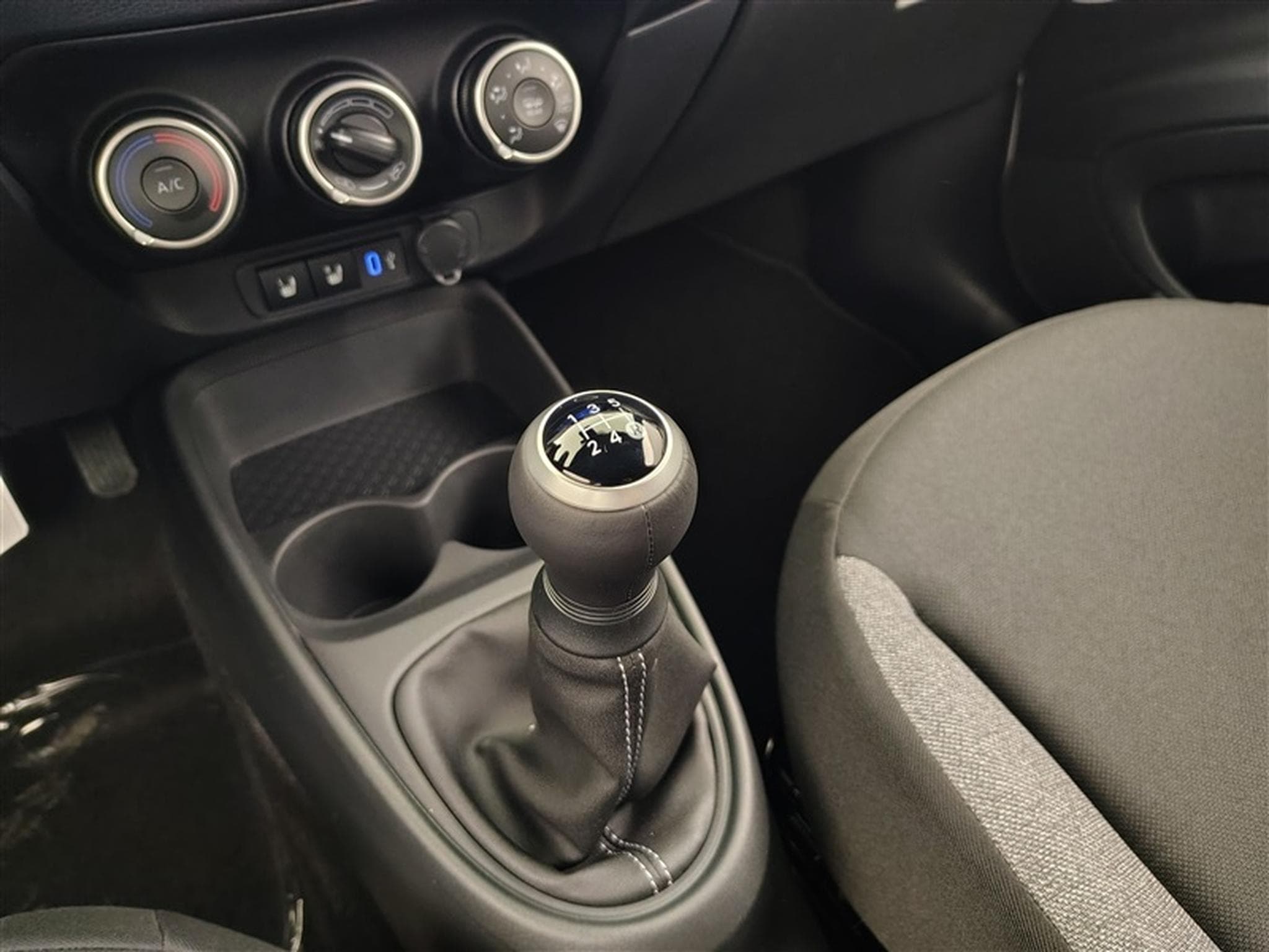 Toyota Aygo 1.0 VVT-i 72 Business CARPLAY / CAMERA (2026) - Photo 13