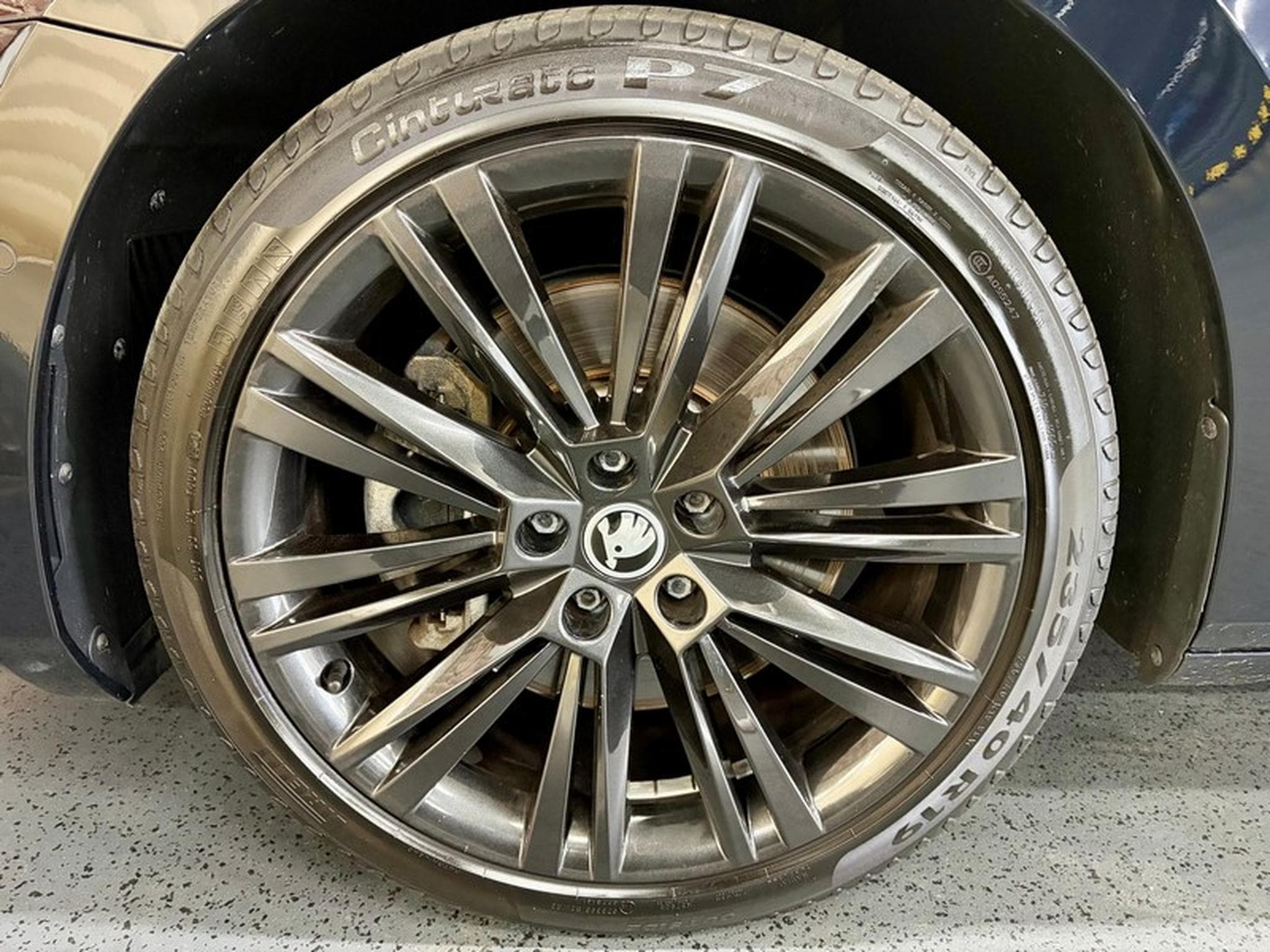 Skoda Superb Superb Combi 2.0 TSi 272cv Auto 4x4 LAURIN&KLEMENT (2020) - Photo 3