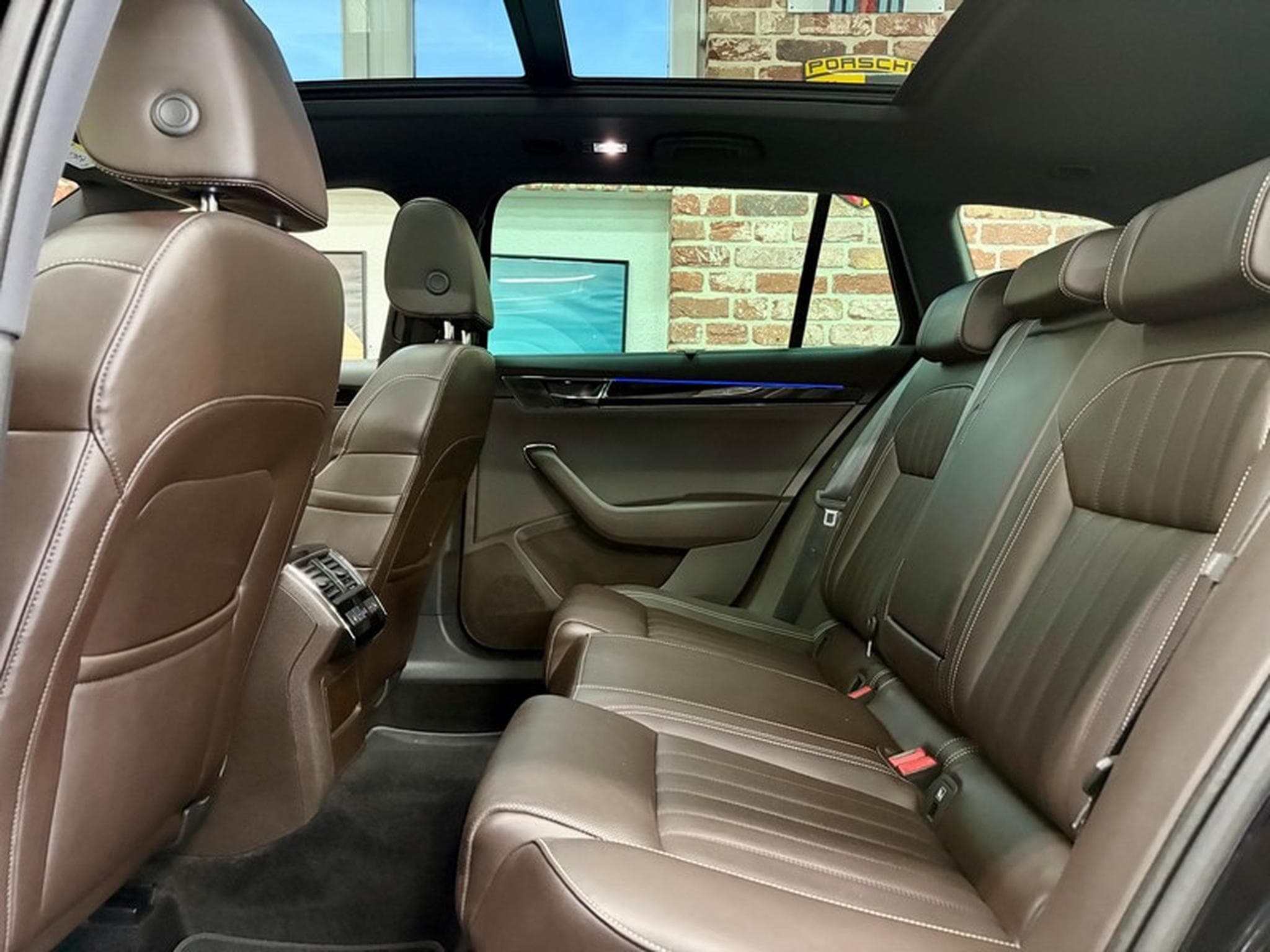 Skoda Superb Superb Combi 2.0 TSi 272cv Auto 4x4 LAURIN&KLEMENT (2020) - Photo 6