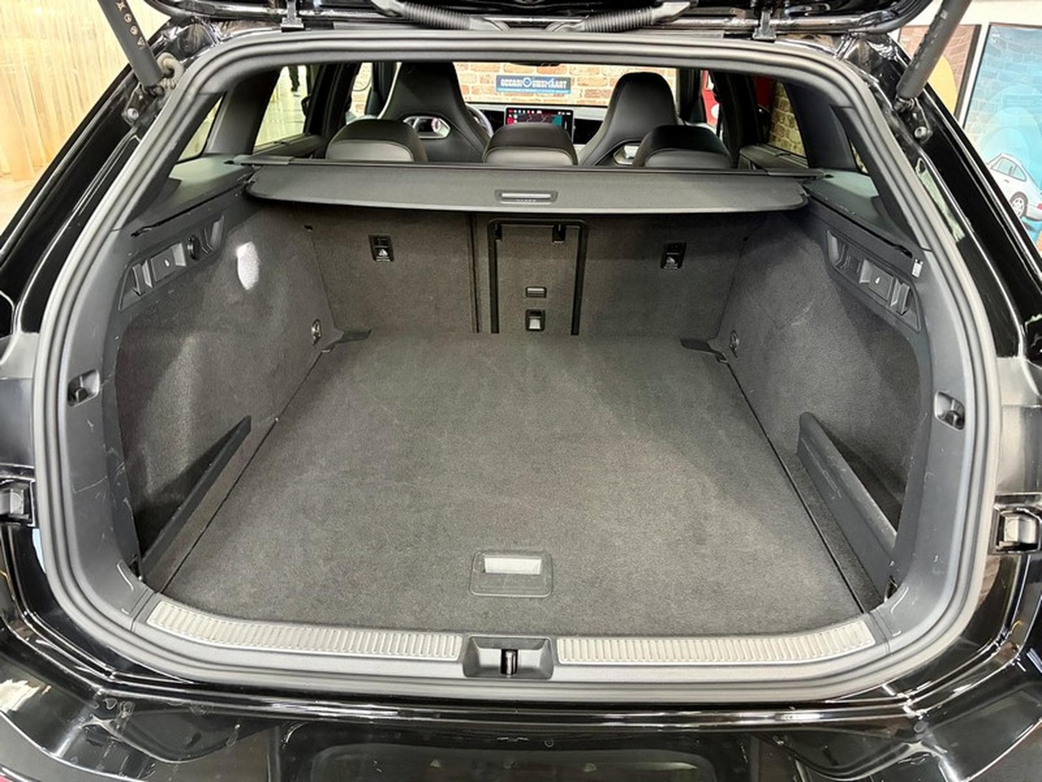 VW Passat Passat Variant 2.0 TDi 150cv Auto R-LINE (2025) - Photo 7
