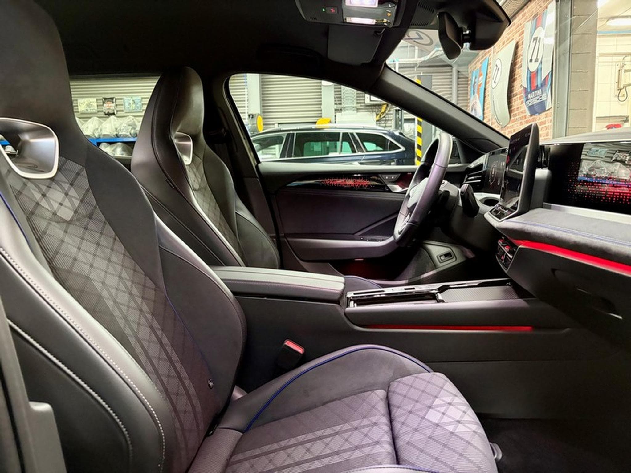 VW Passat Passat Variant 2.0 TDi 150cv Auto R-LINE (2025) - Photo 8